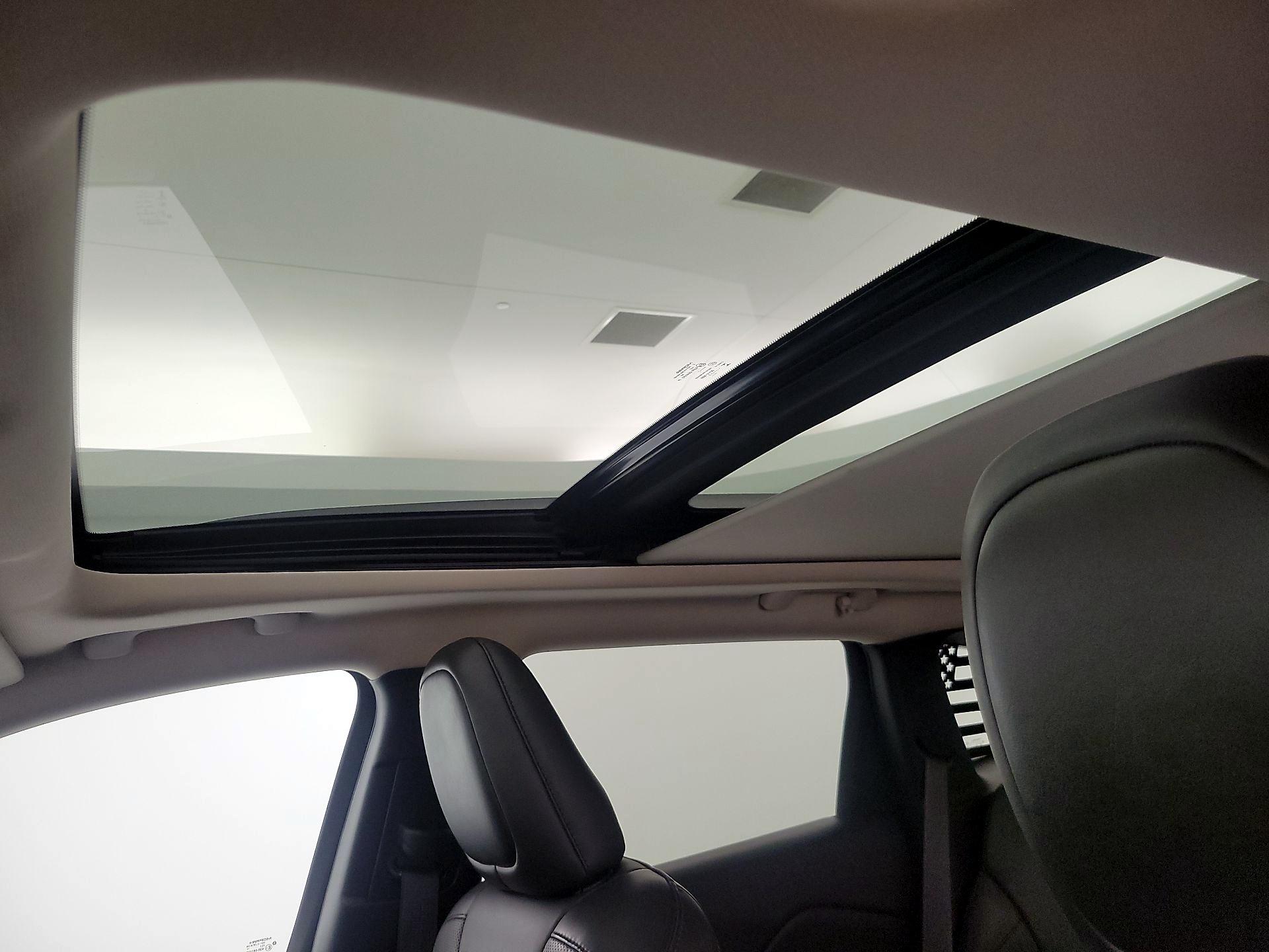 Thumbnail: 2017 Jeep Cherokee - 20