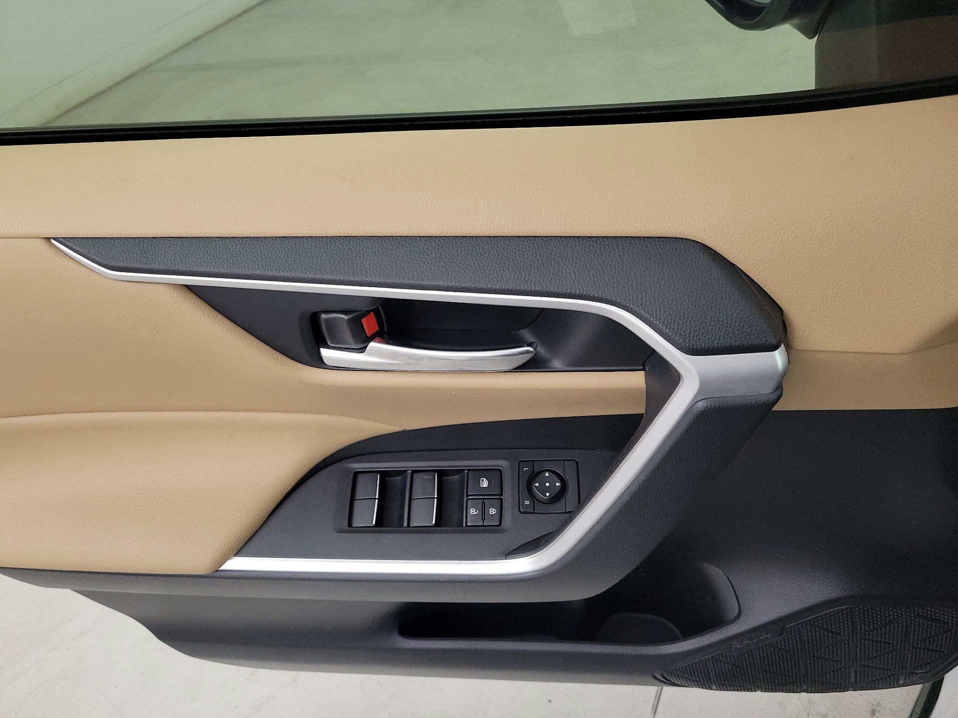 Thumbnail: 2022 Toyota RAV4 - 12