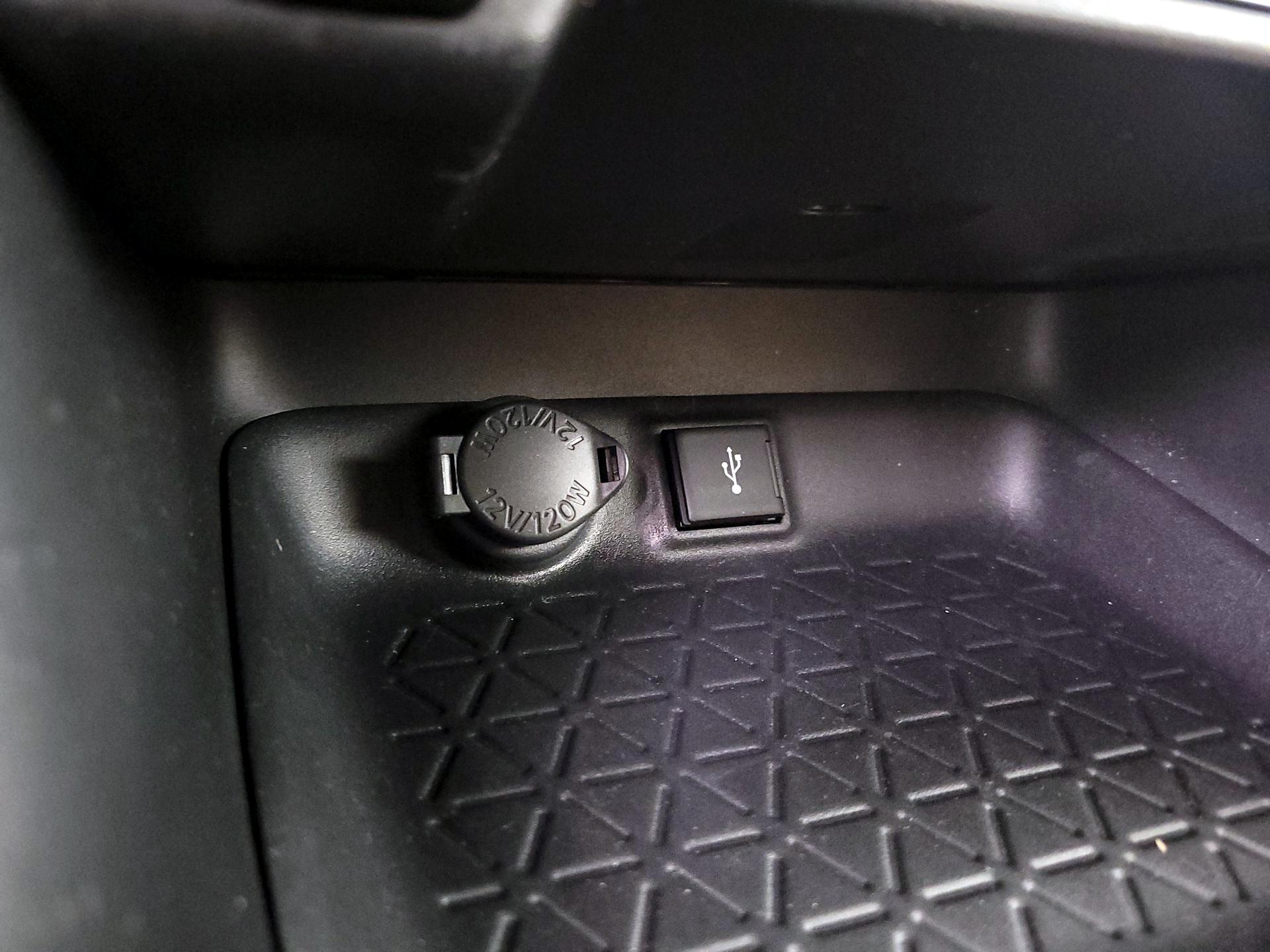 Thumbnail: 2022 Toyota RAV4 - 18