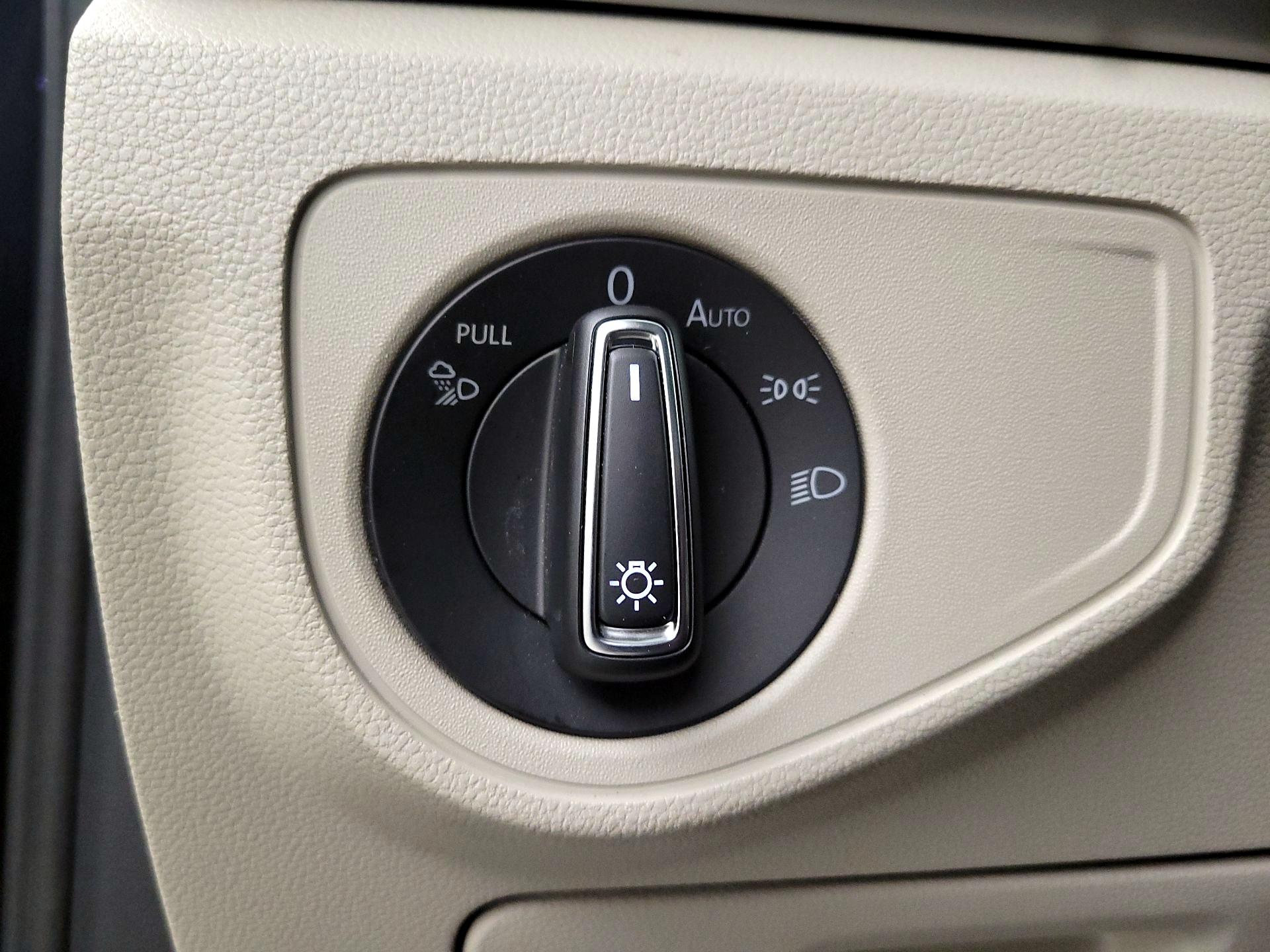 Thumbnail: 2023 Volkswagen Atlas - 13