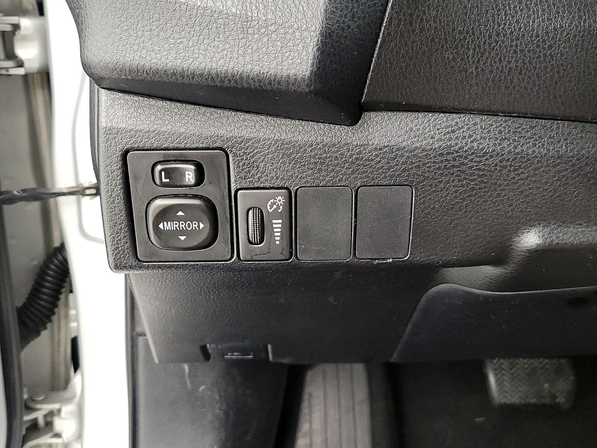 Thumbnail: 2015 Toyota Corolla - 13