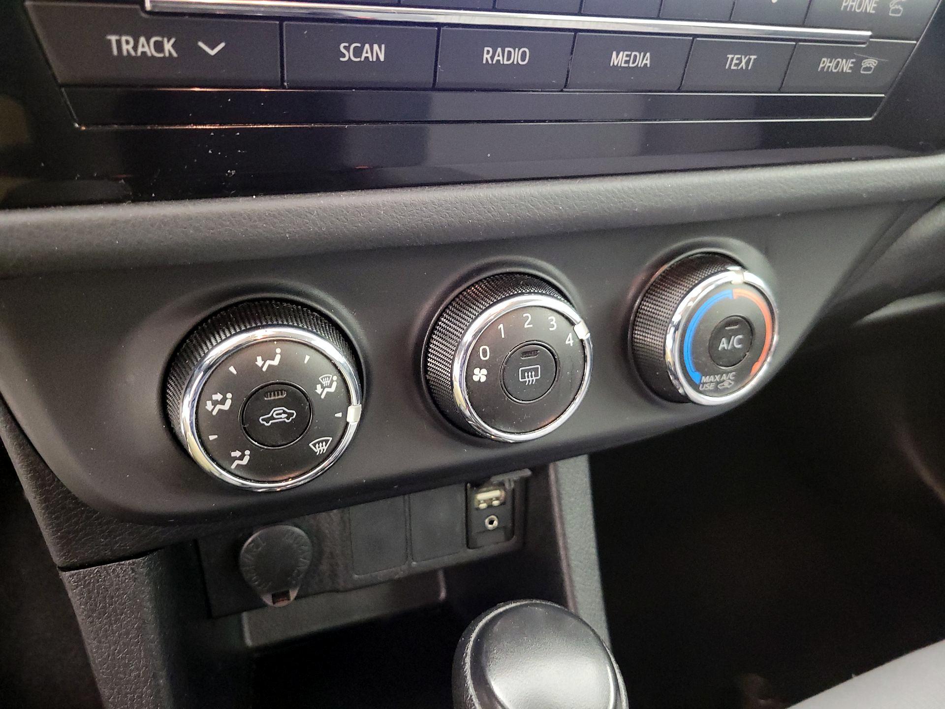 Thumbnail: 2015 Toyota Corolla - 15