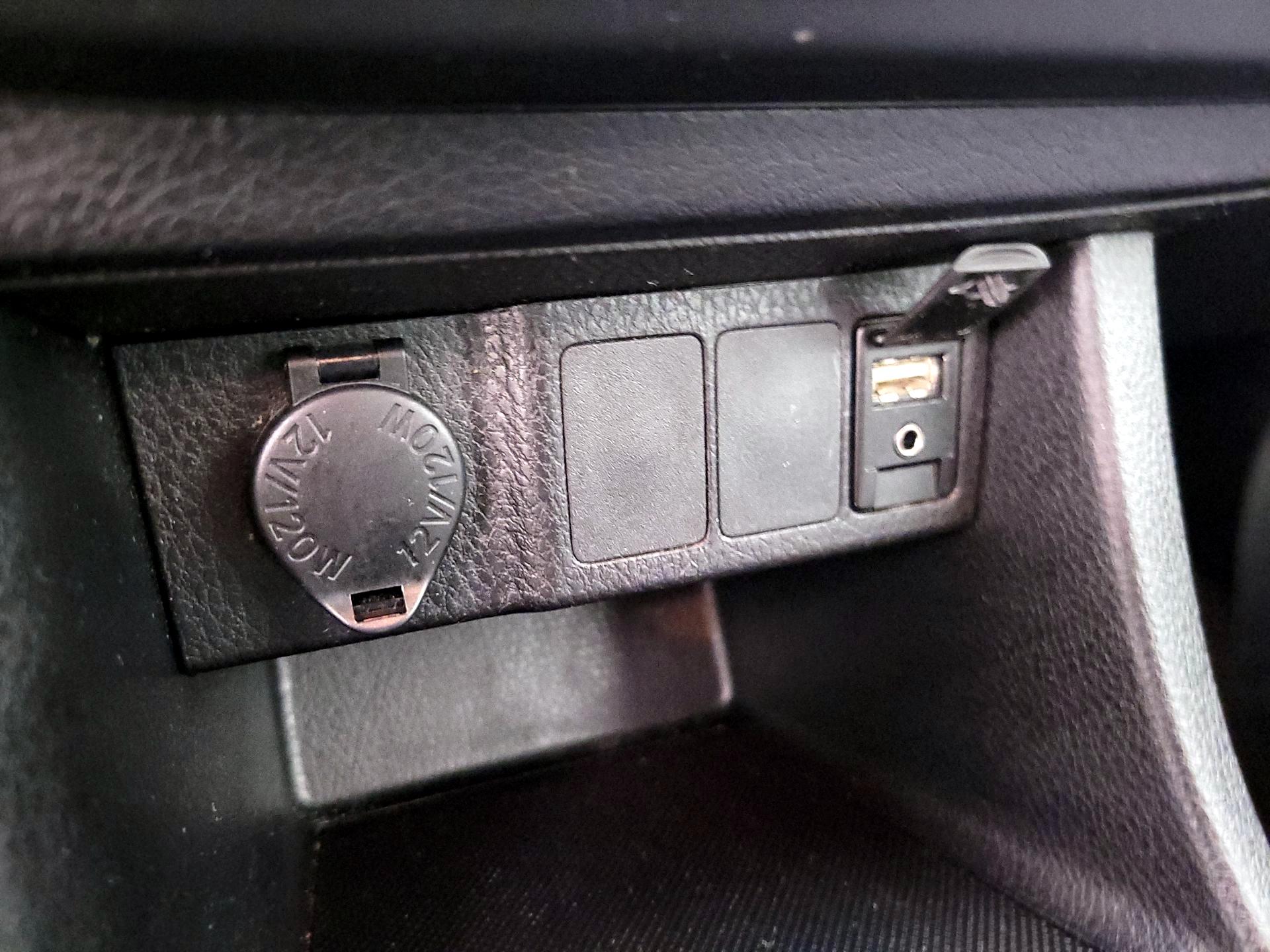 Thumbnail: 2015 Toyota Corolla - 17