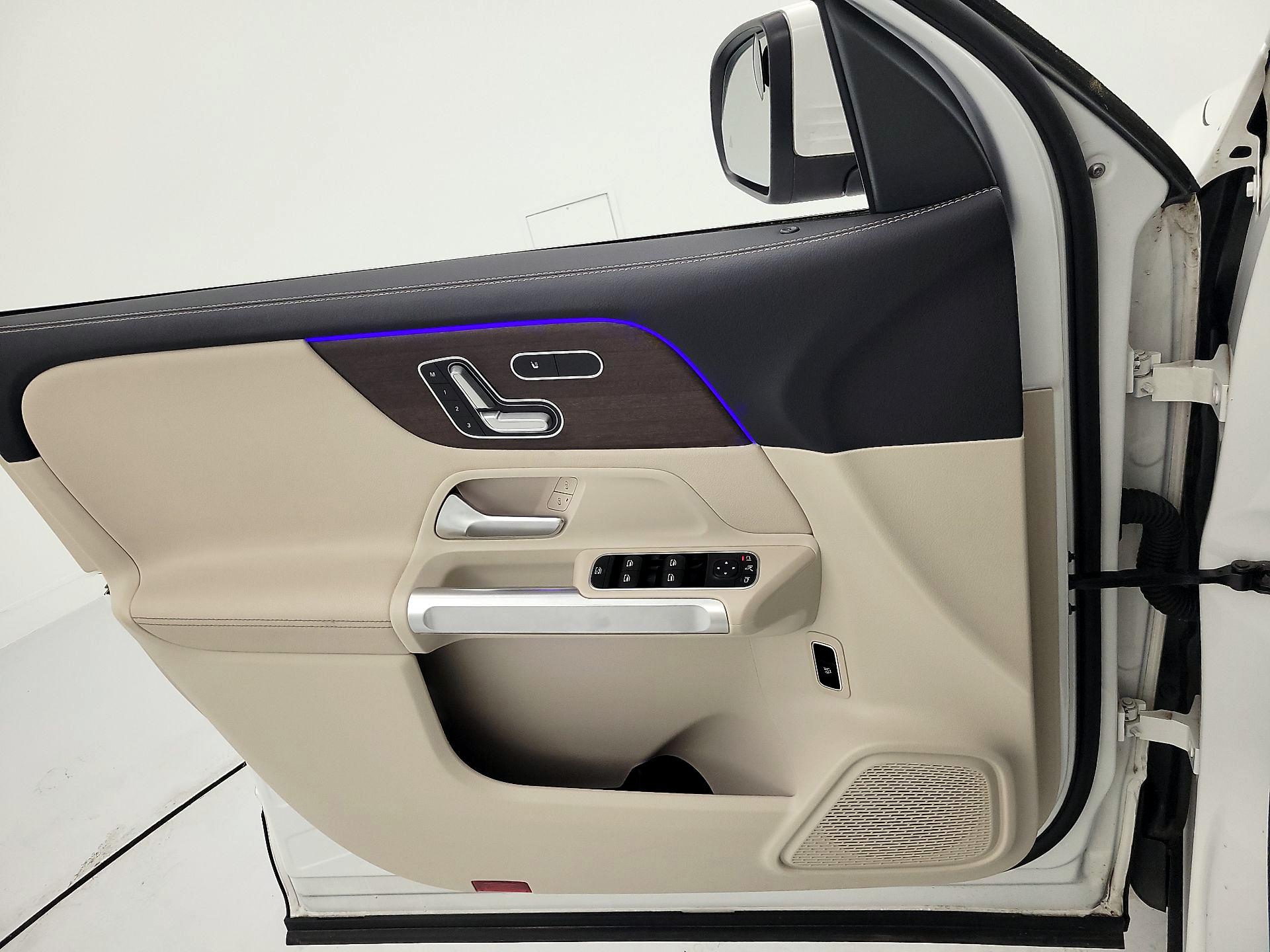 Thumbnail: 2021 Mercedes-Benz GLB - 12