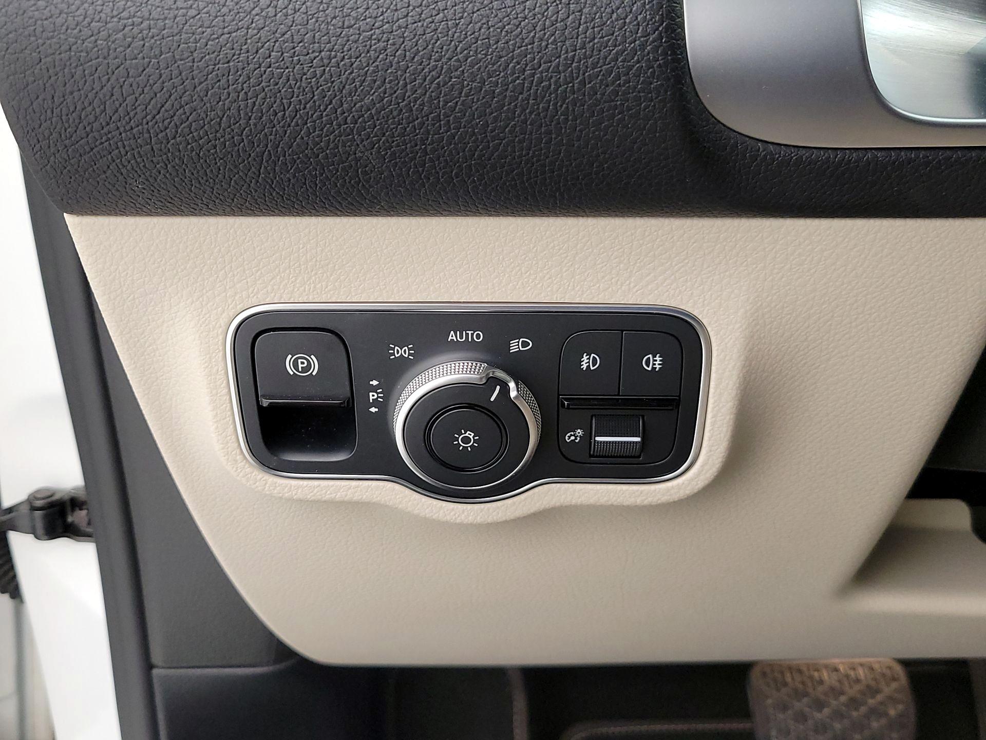 Thumbnail: 2021 Mercedes-Benz GLB - 13