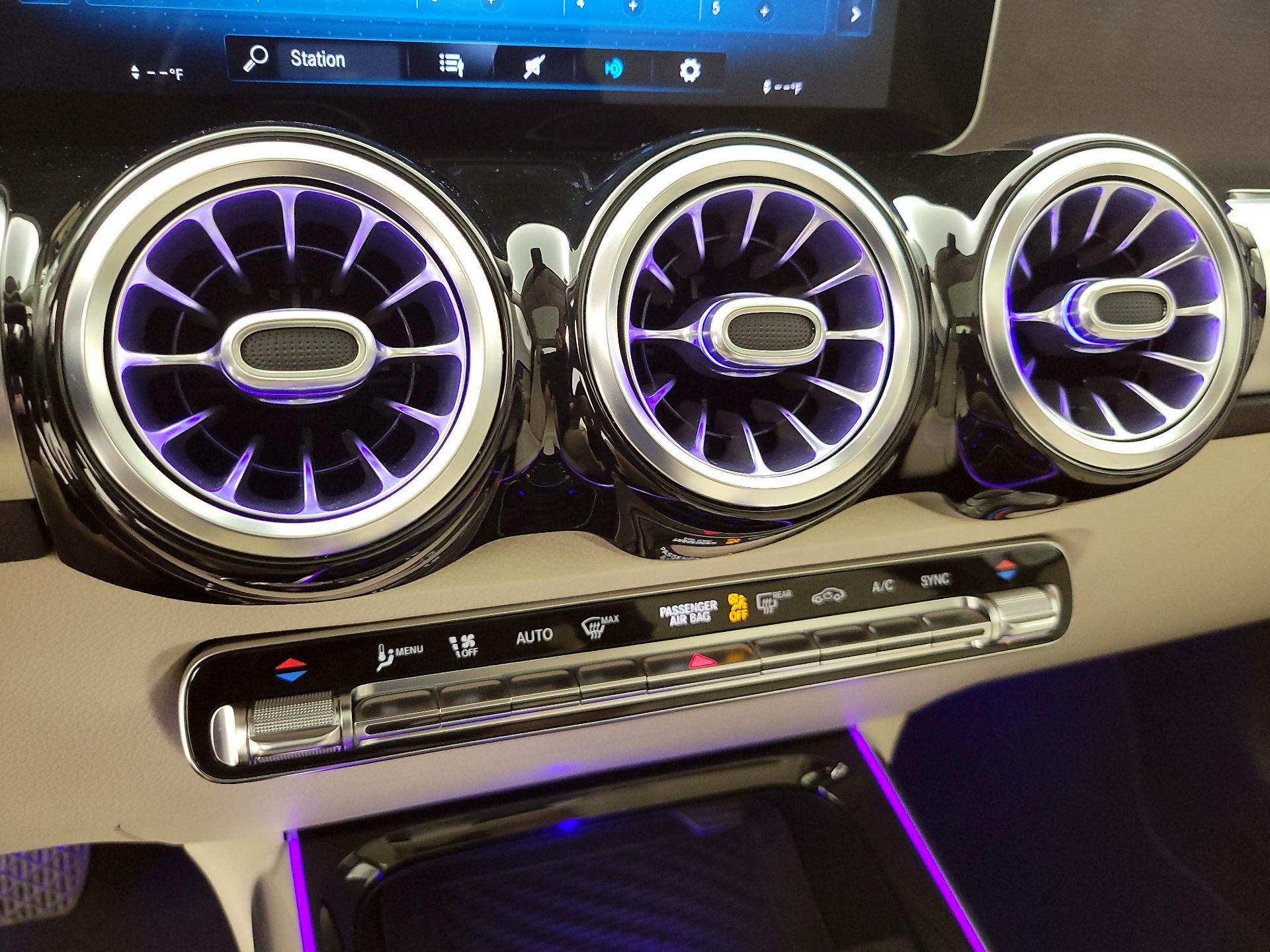 Thumbnail: 2021 Mercedes-Benz GLB - 16