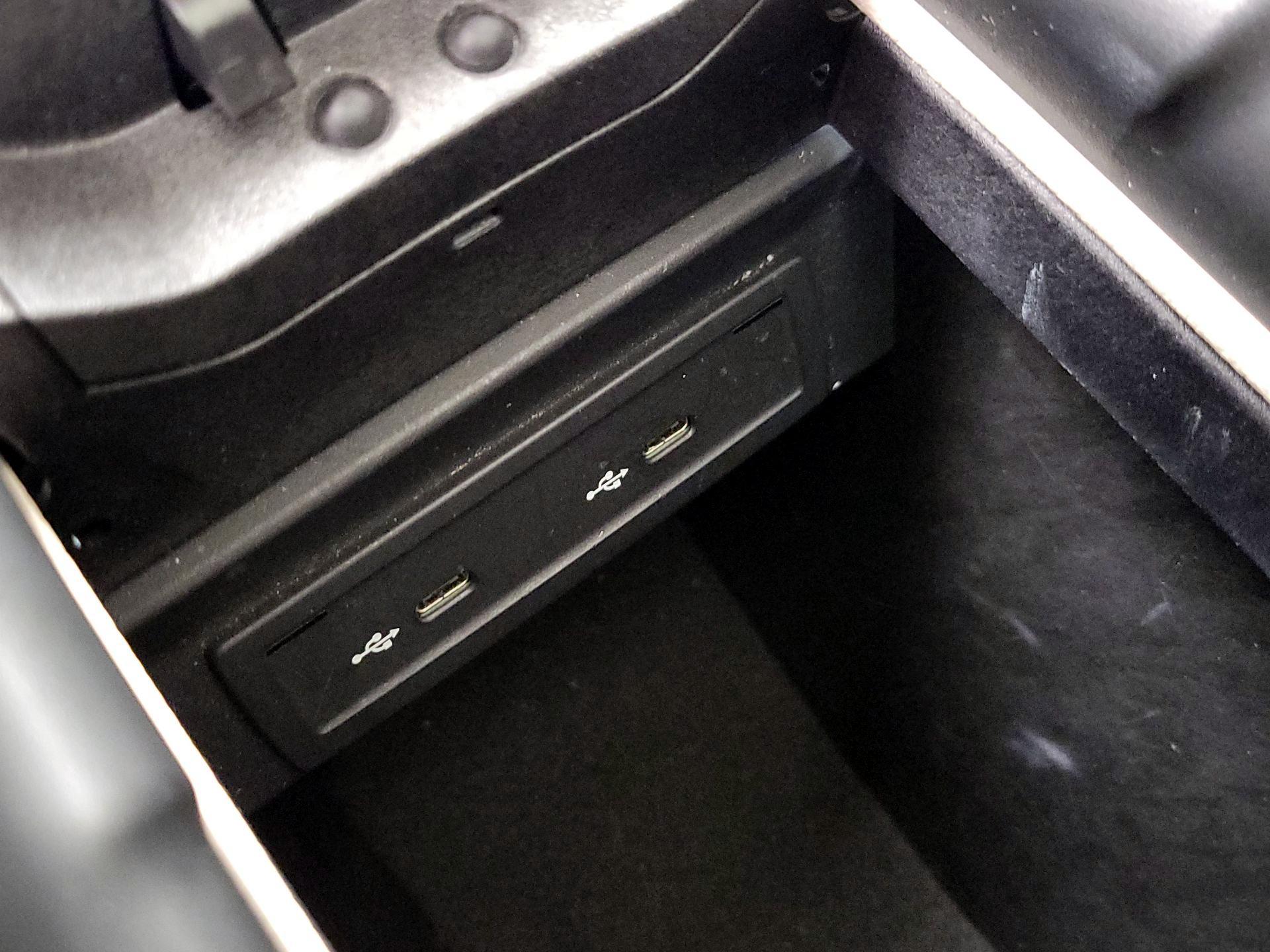 Thumbnail: 2021 Mercedes-Benz GLB - 18