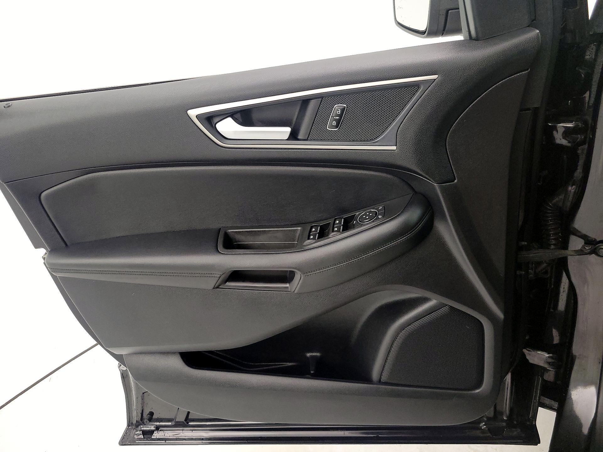 Thumbnail: 2021 Ford Edge - 12