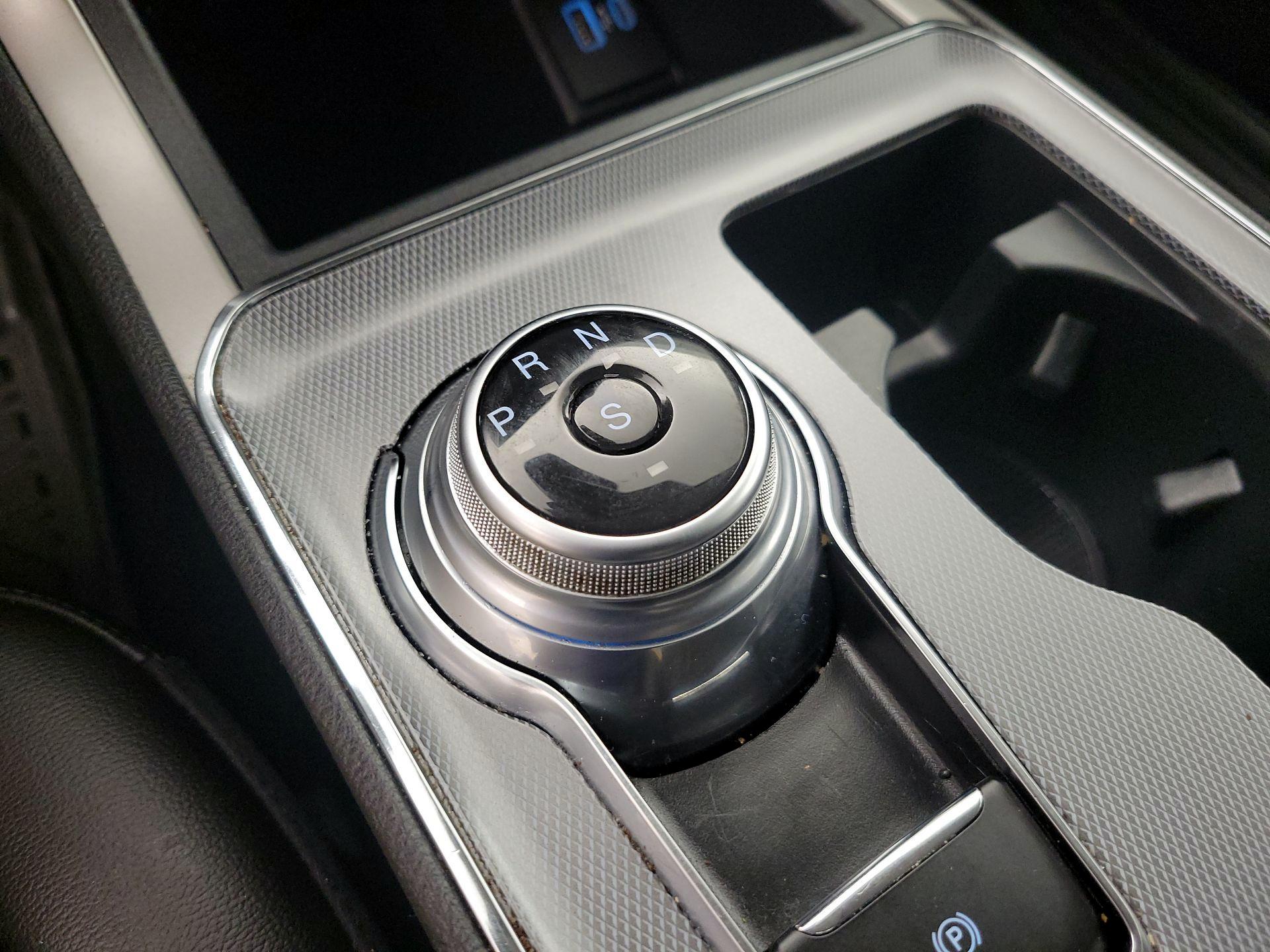 Thumbnail: 2021 Ford Edge - 18