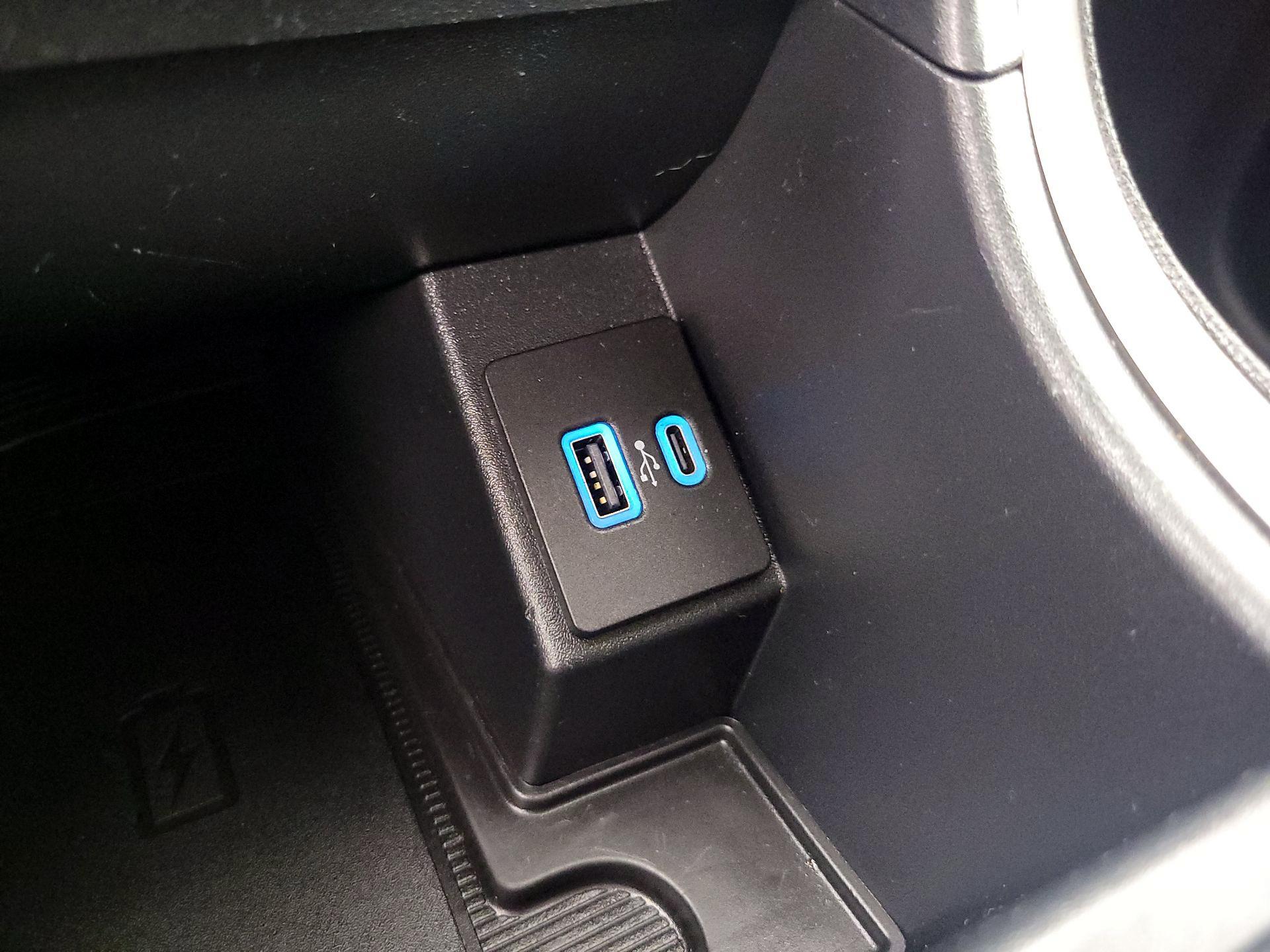 Thumbnail: 2021 Ford Edge - 19