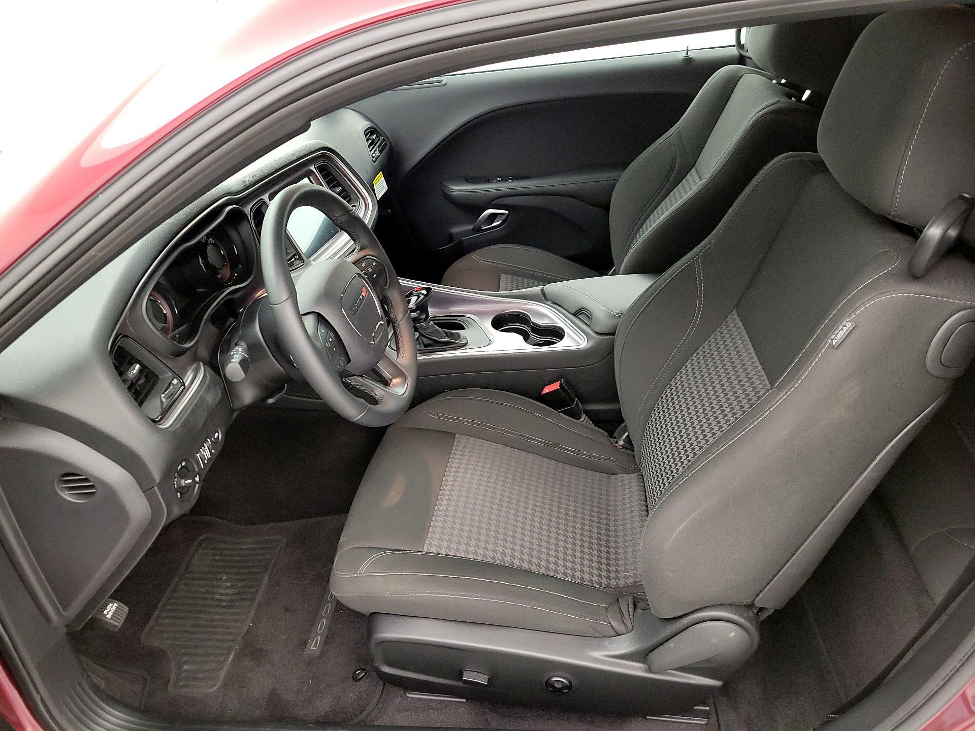 Thumbnail: 2017 Dodge Challenger - 11