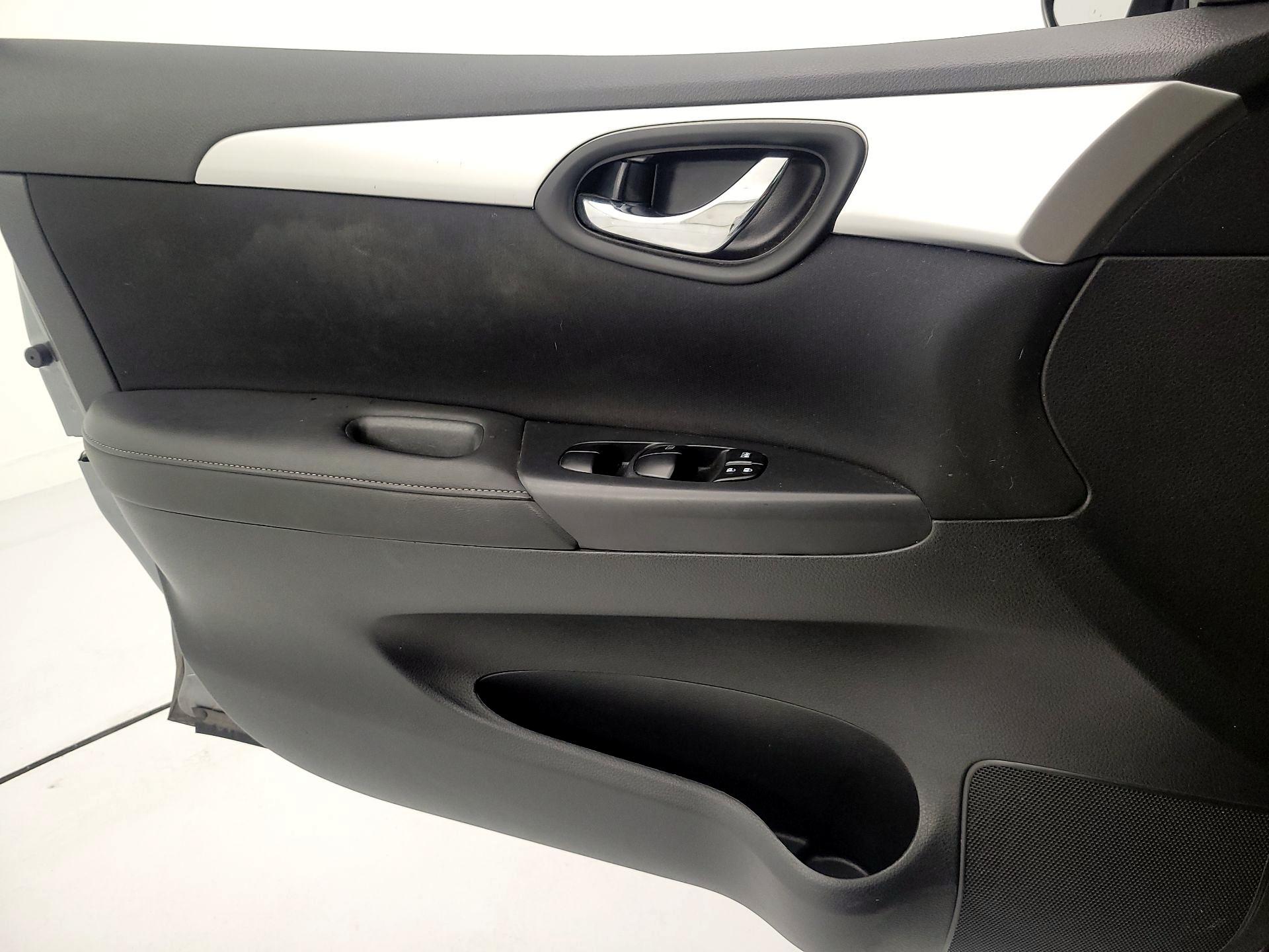 Thumbnail: 2017 Nissan Sentra - 12