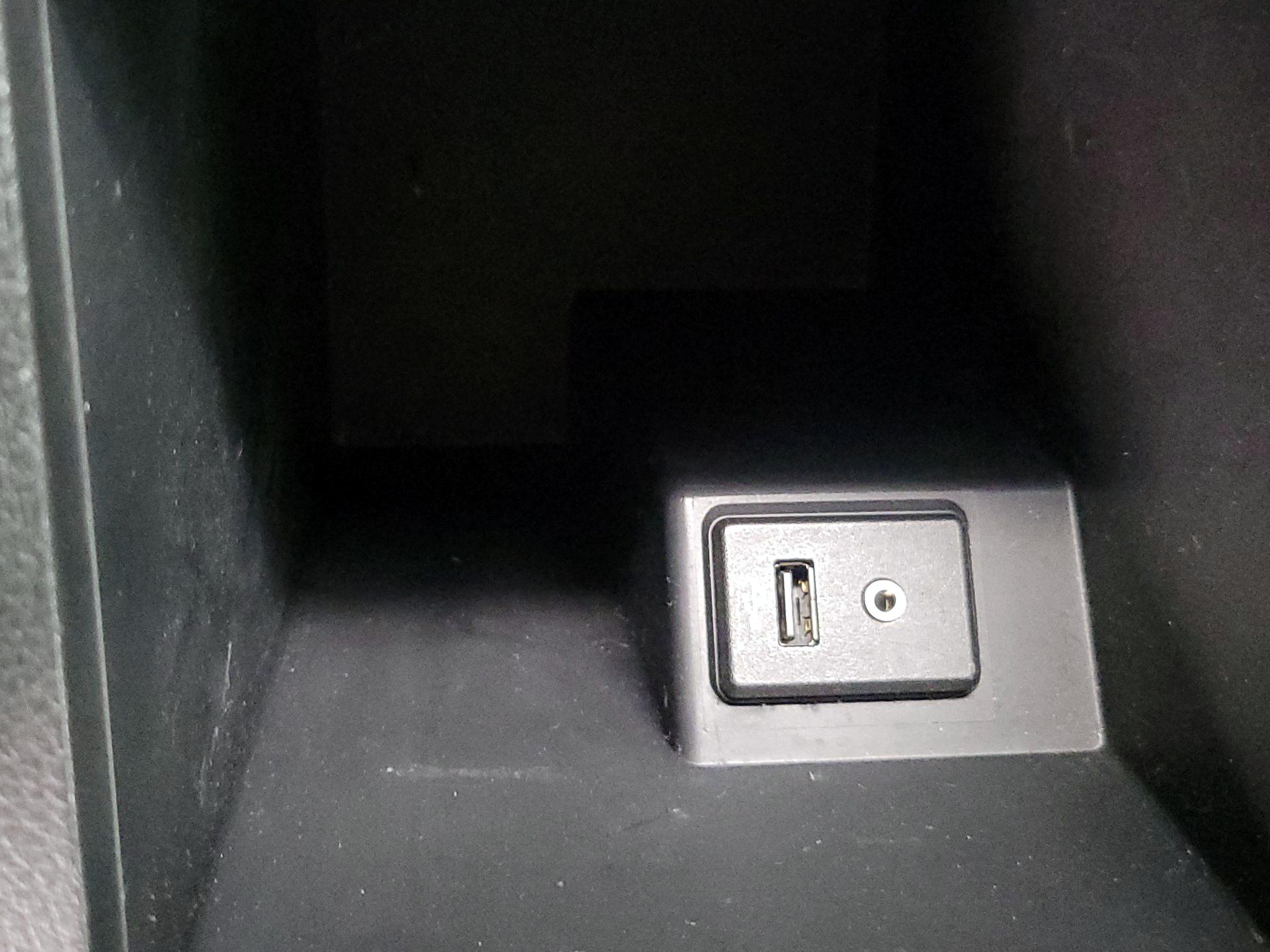 Thumbnail: 2017 Nissan Sentra - 17