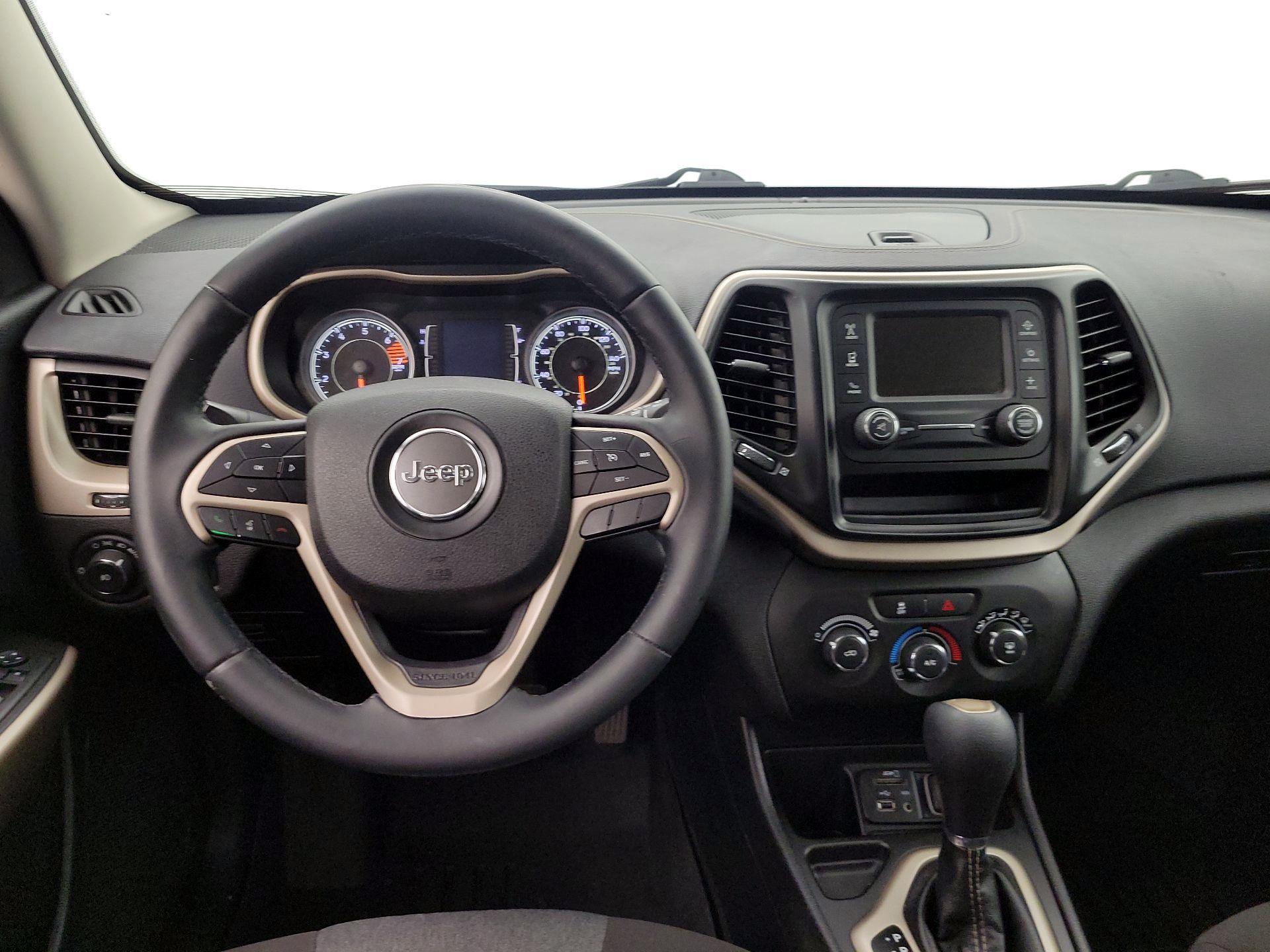 Thumbnail: 2018 Jeep Cherokee - 10