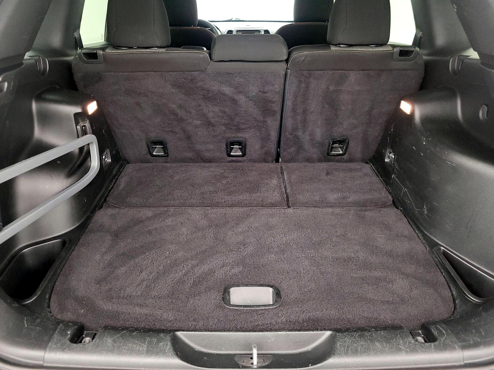 Thumbnail: 2018 Jeep Cherokee - 20