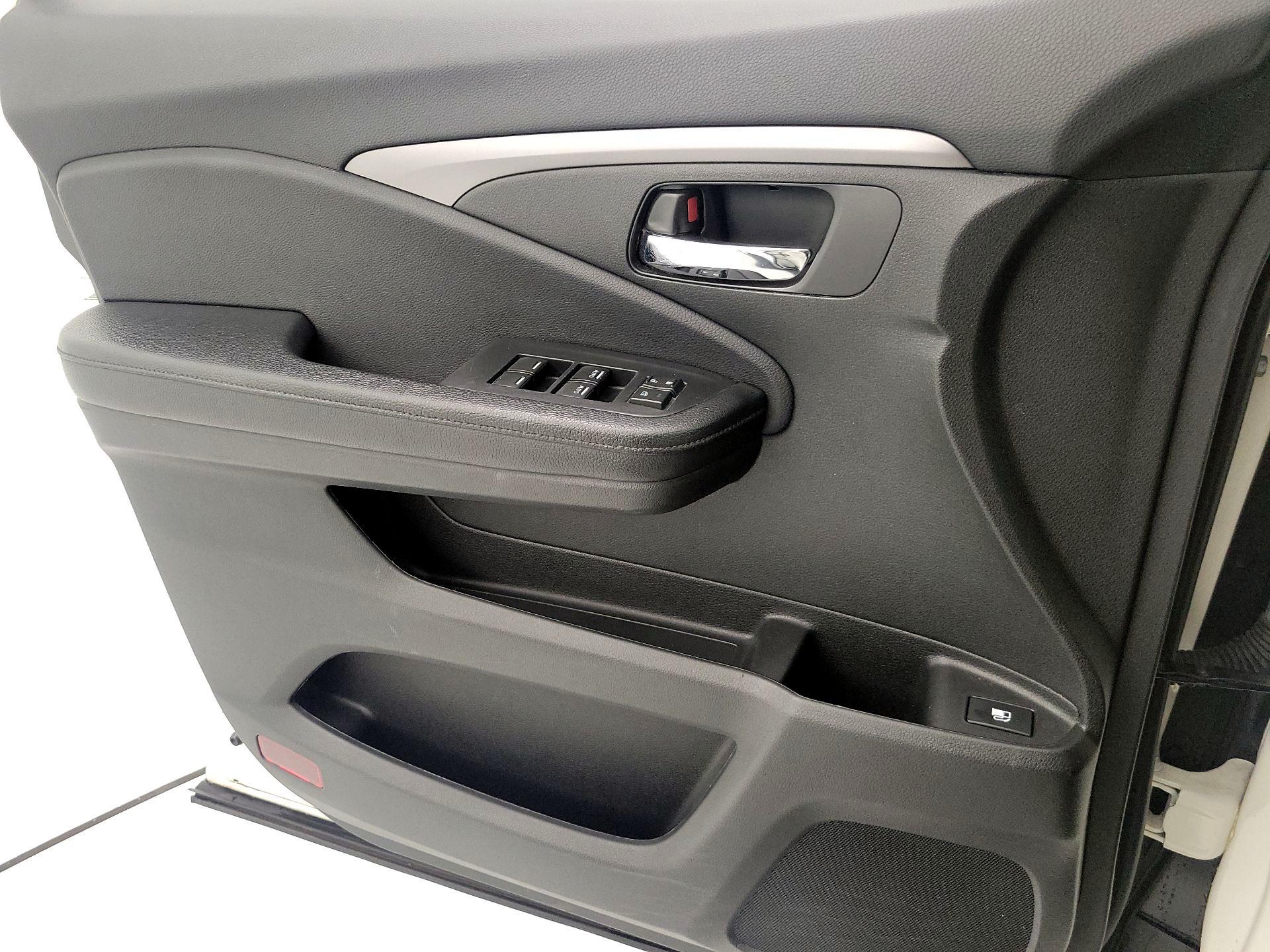 Thumbnail: 2019 Honda Pilot - 12