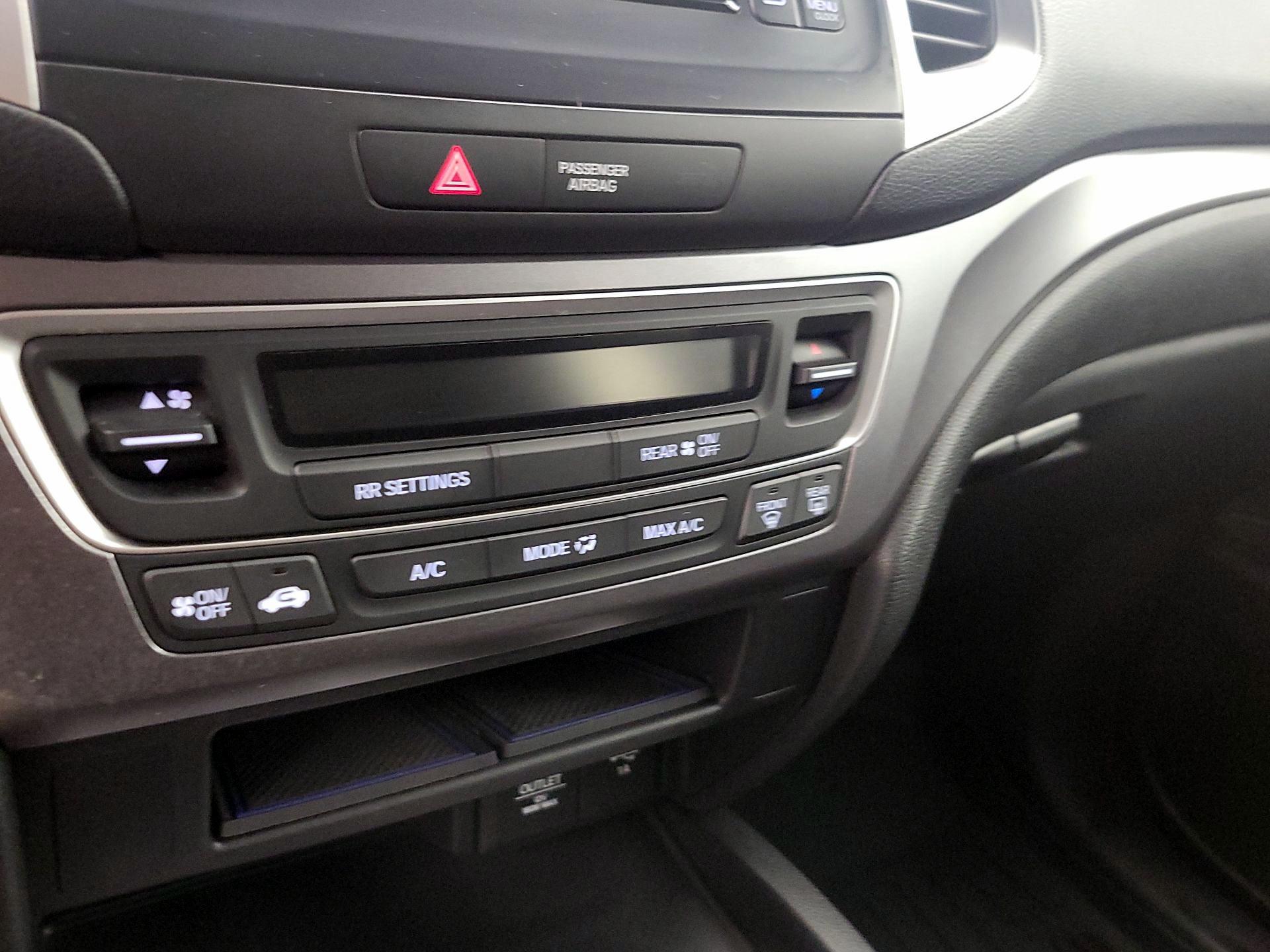 Thumbnail: 2019 Honda Pilot - 16