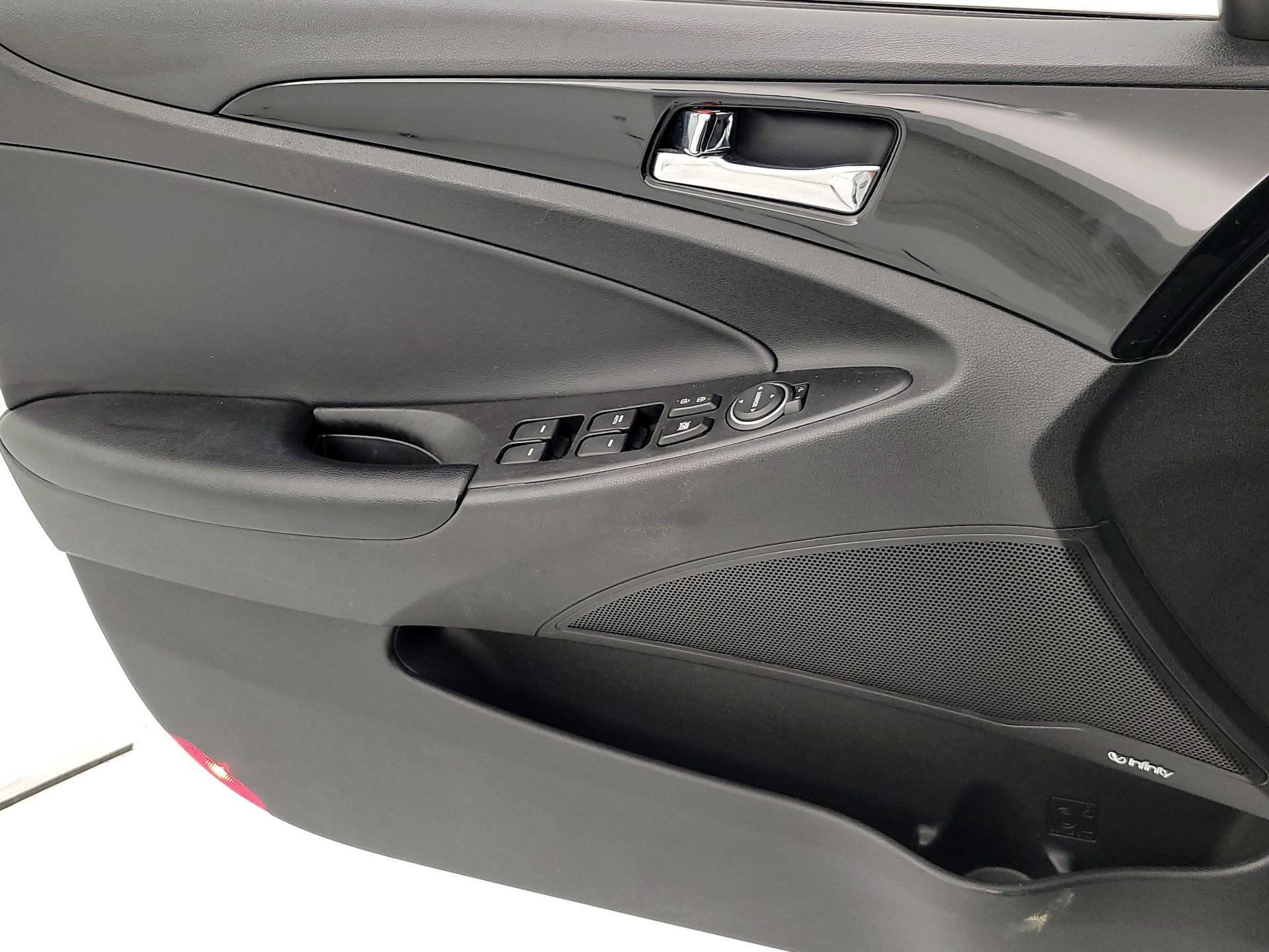 Thumbnail: 2014 Hyundai Sonata - 12