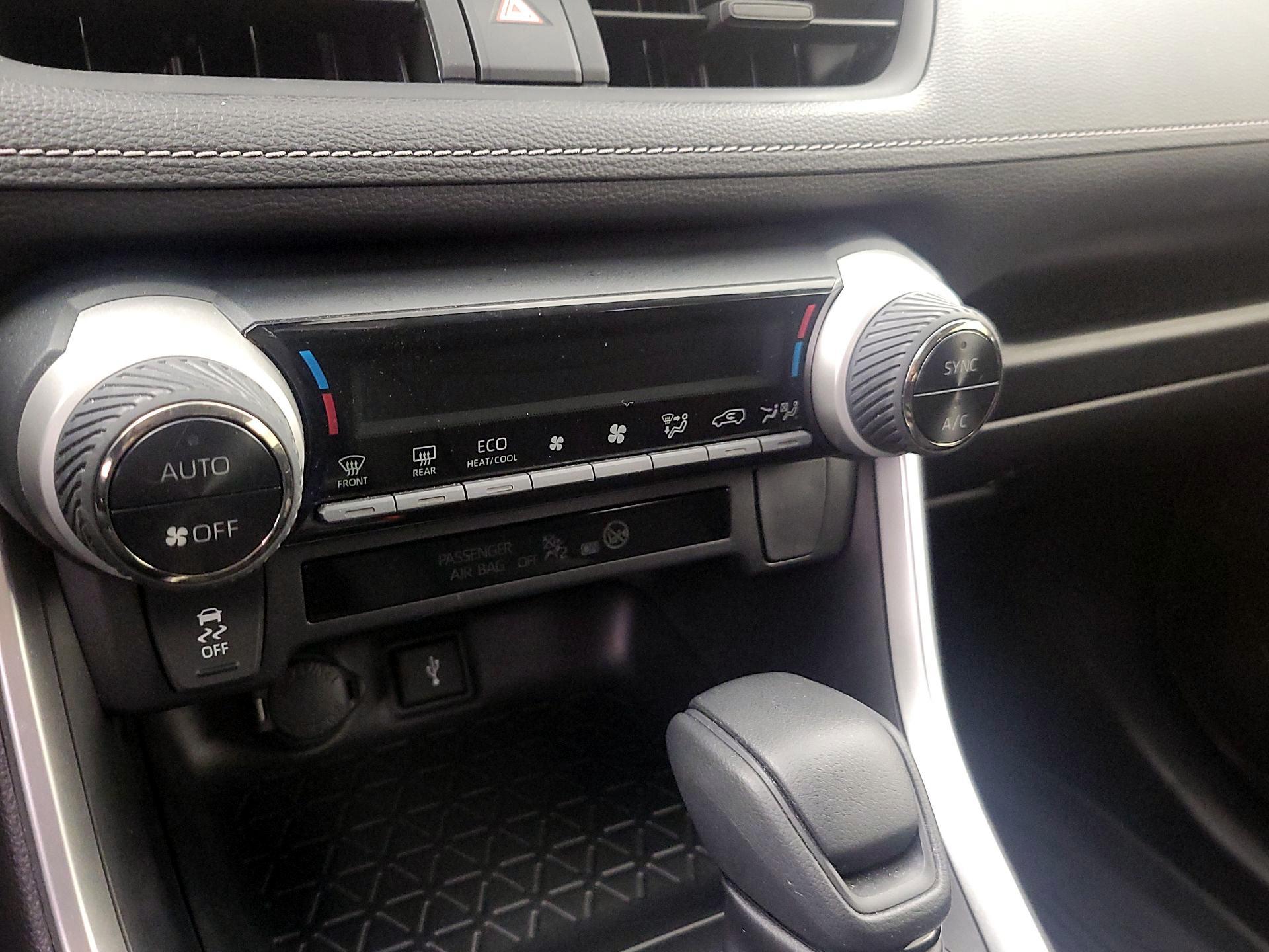 Thumbnail: 2022 Toyota RAV4 - 16