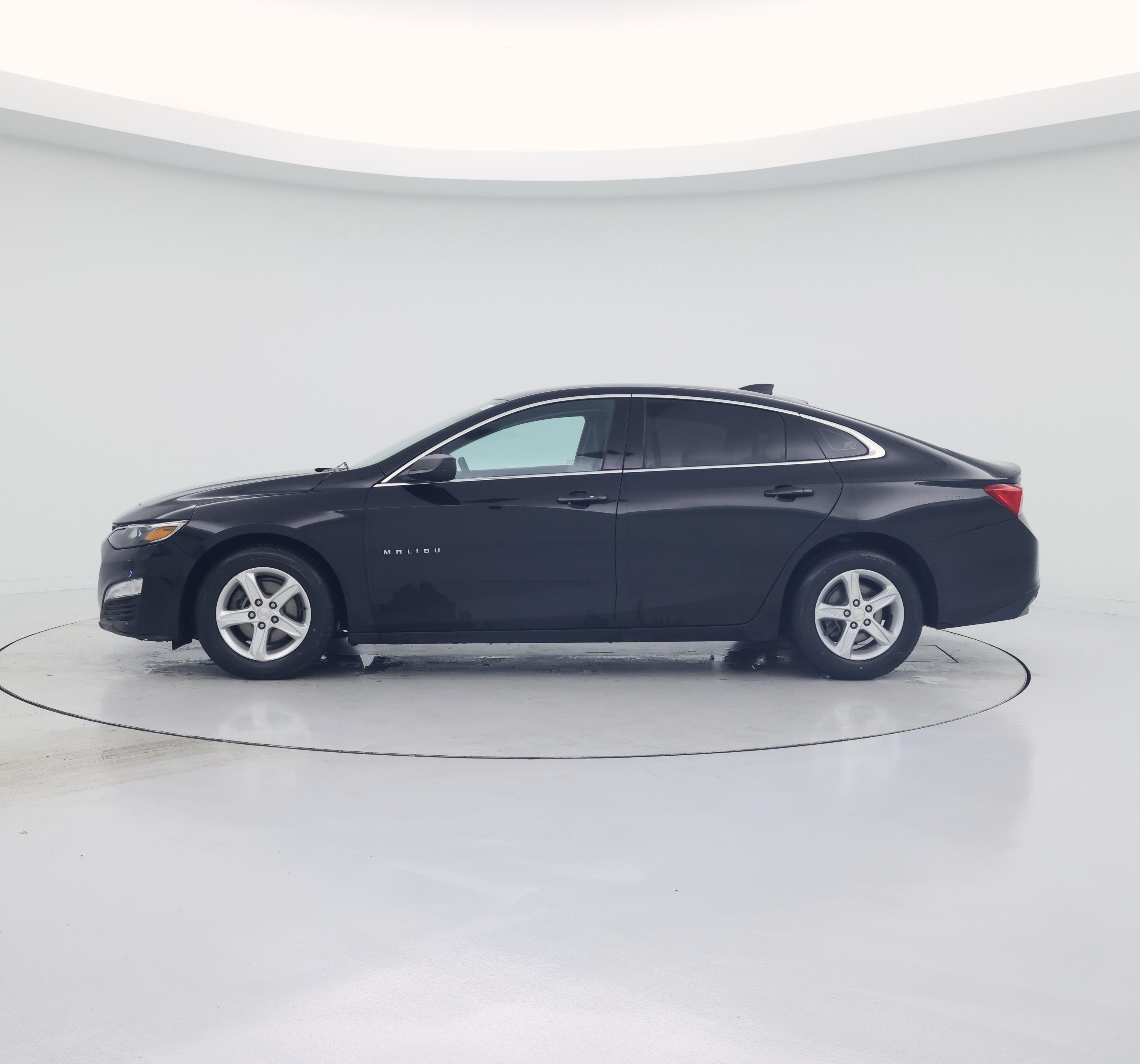 Thumbnail: 2021 Chevrolet Malibu - 3