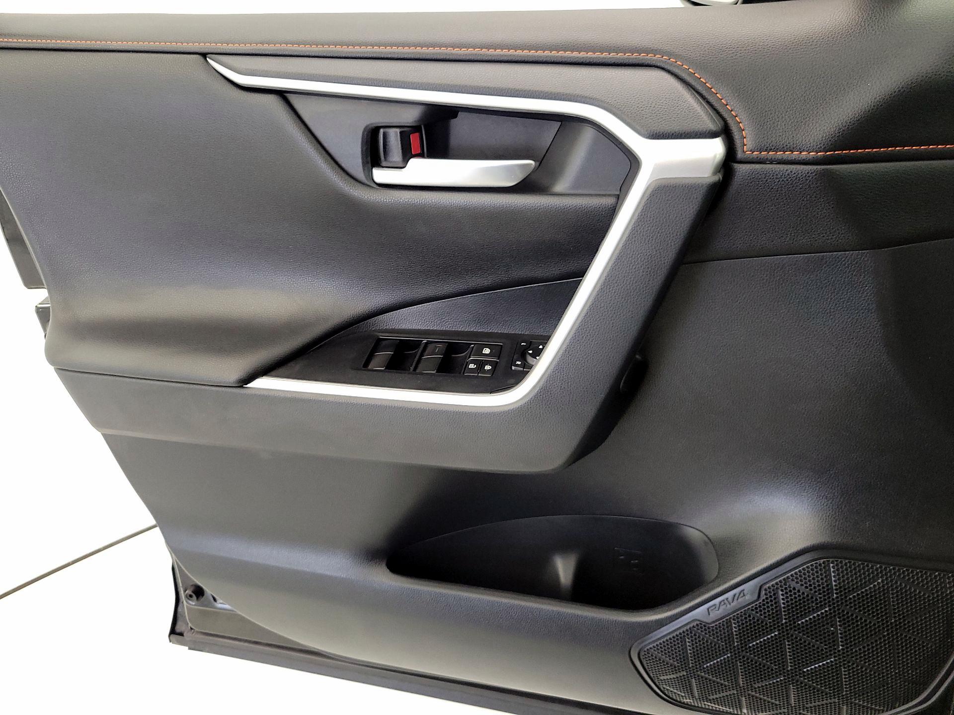 Thumbnail: 2019 Toyota RAV4 - 12