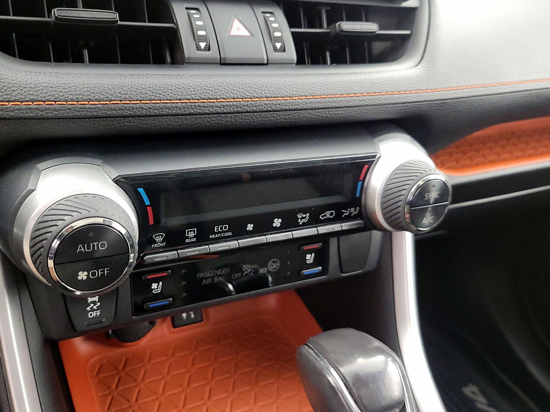 Thumbnail: 2019 Toyota RAV4 - 16