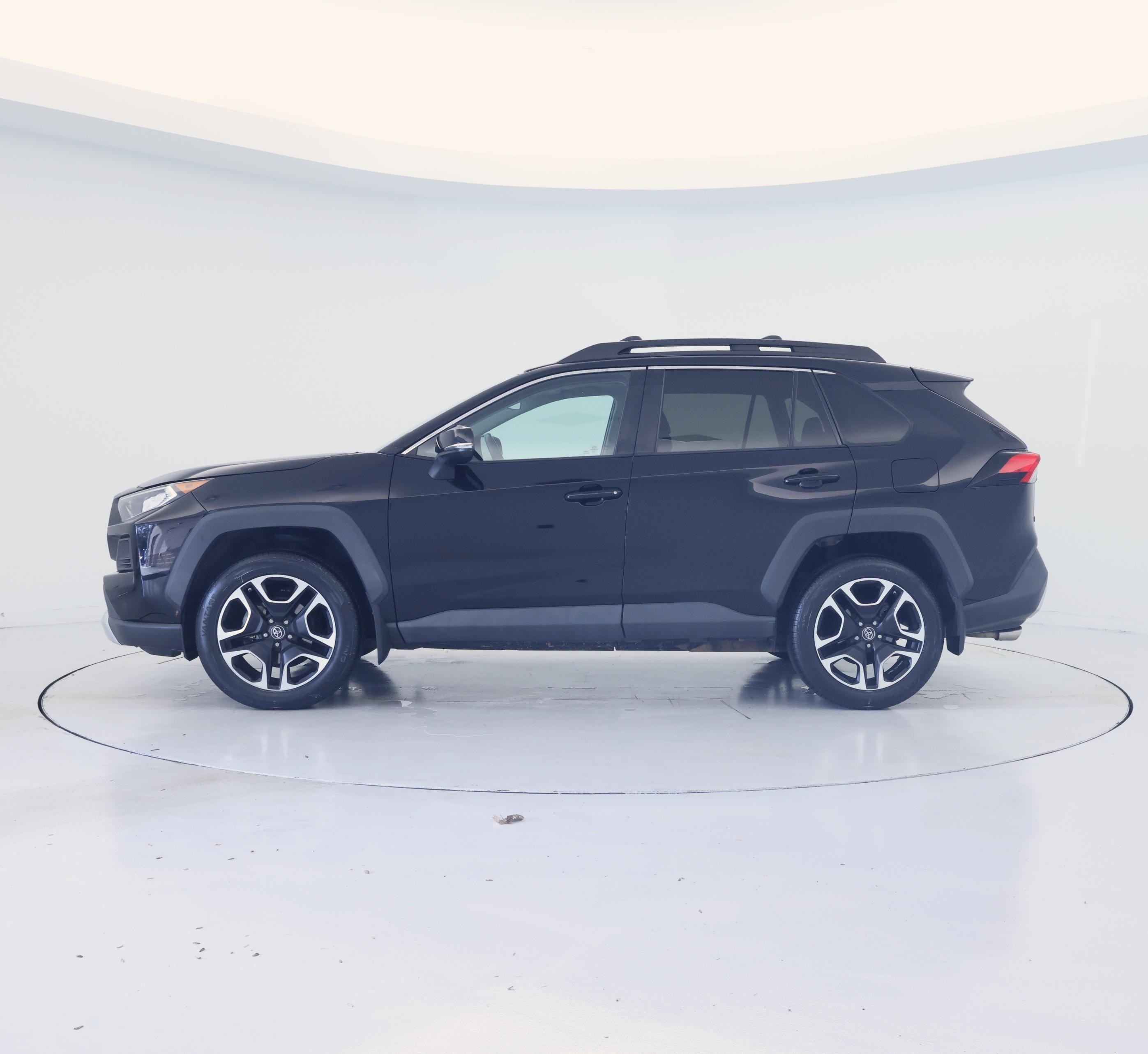 Thumbnail: 2019 Toyota RAV4 - 3