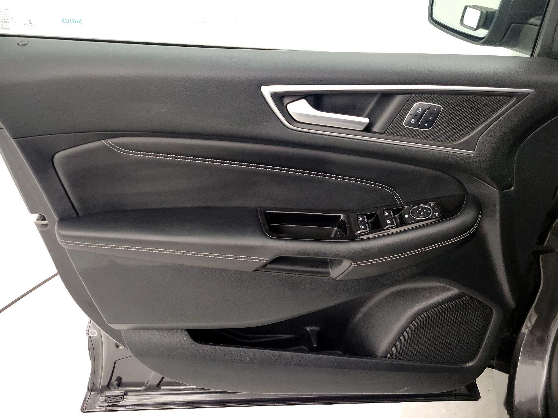 Thumbnail: 2016 Ford Edge - 12