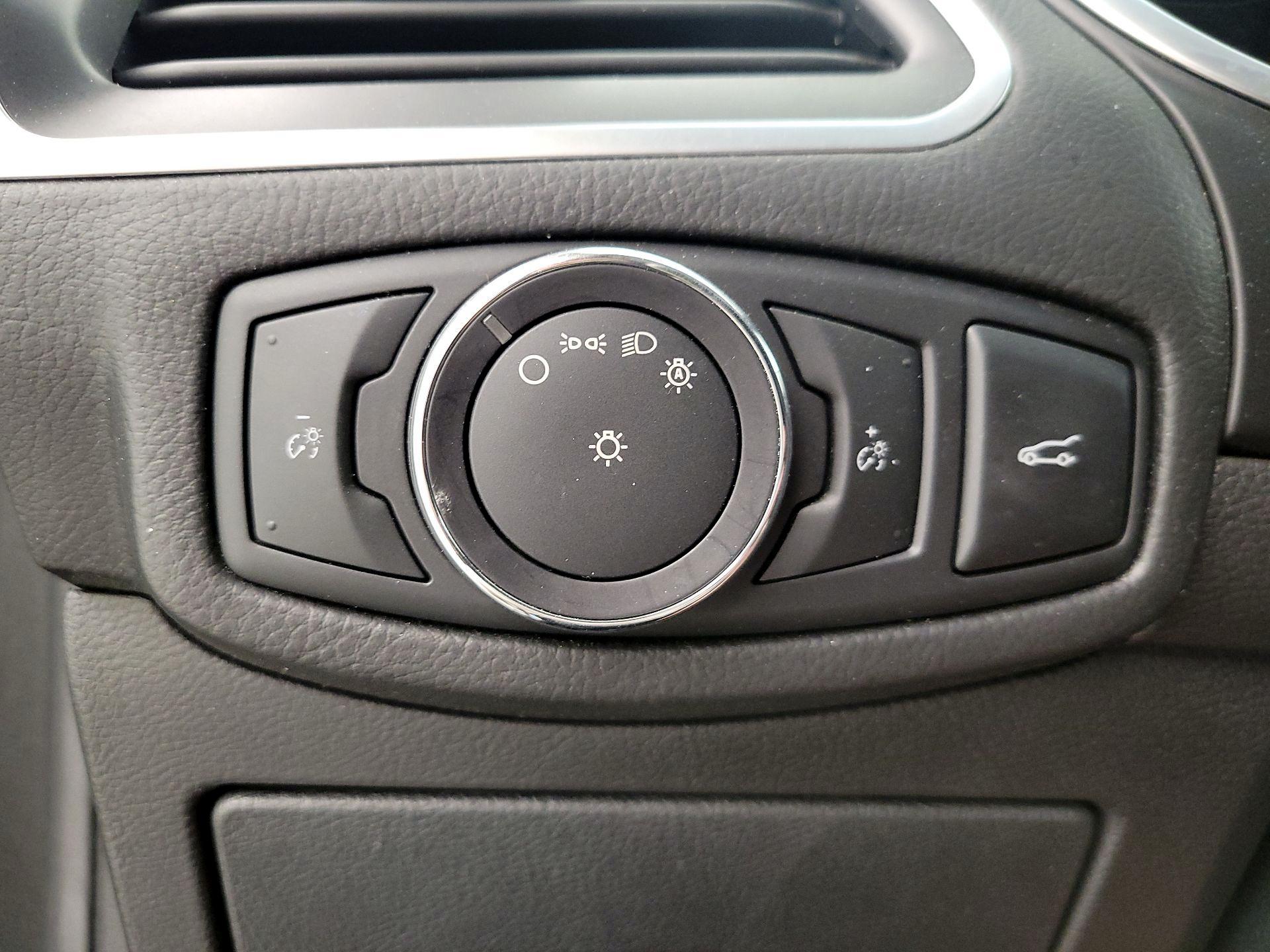 Thumbnail: 2016 Ford Edge - 13