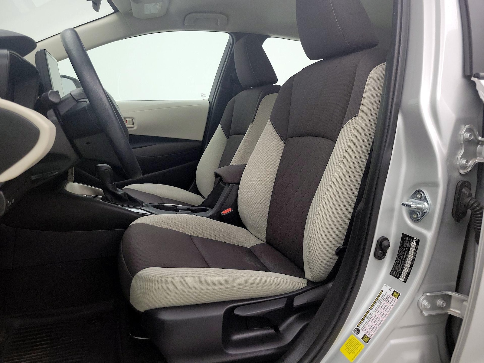 2025 Toyota Corolla LE - Photo 12