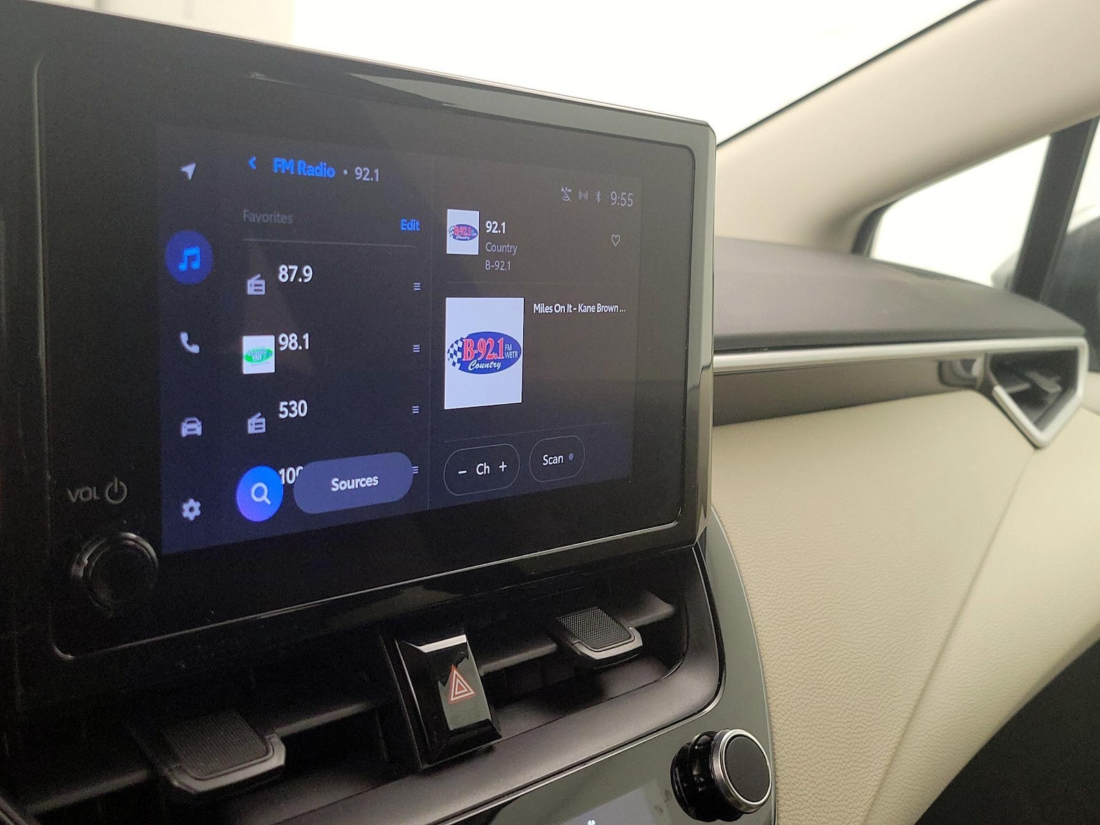 2025 Toyota Corolla LE - Photo 16