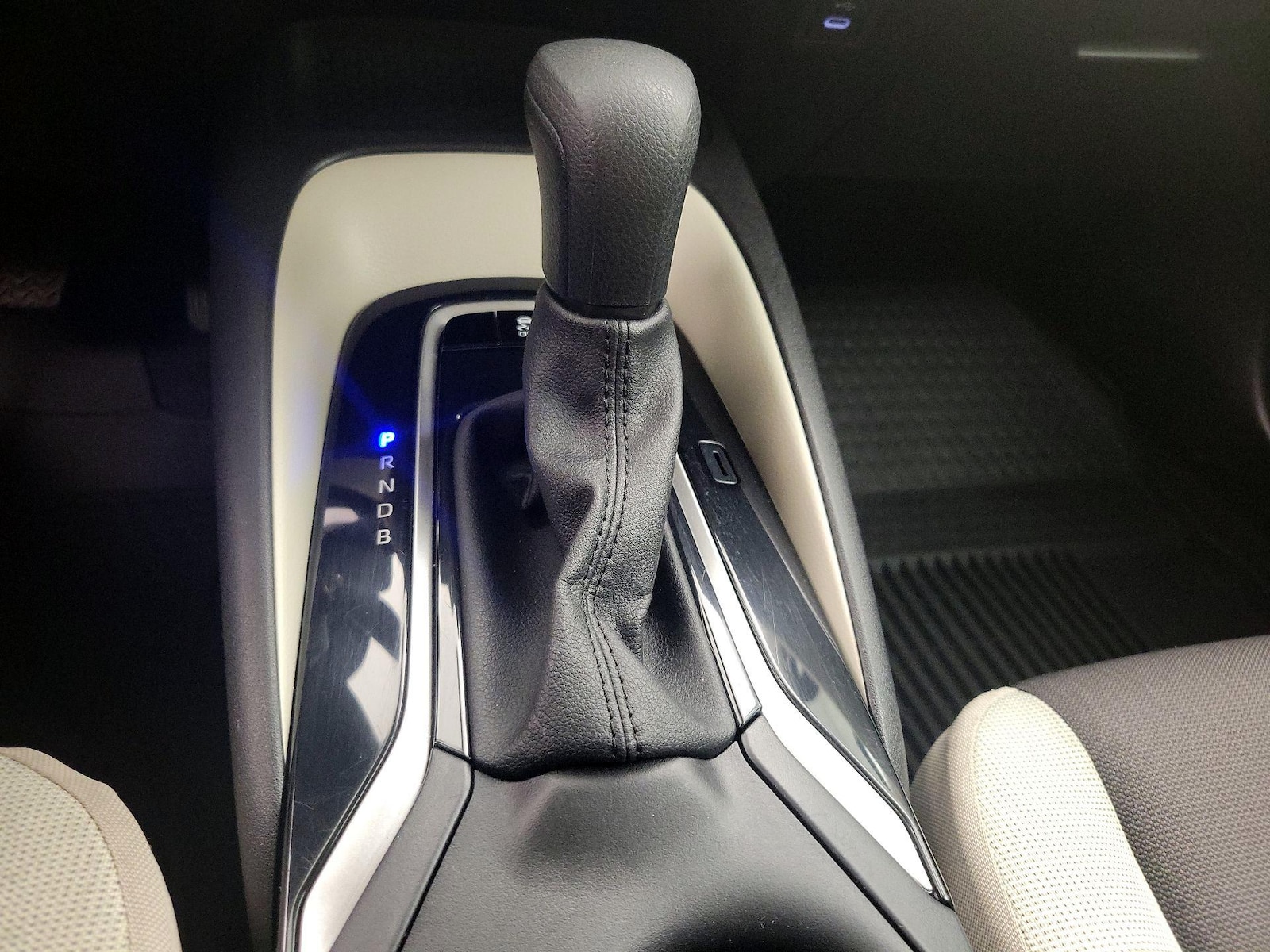 2025 Toyota Corolla LE - Photo 18