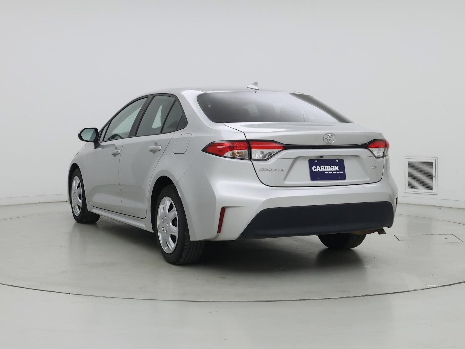 2025 Toyota Corolla LE - Photo 3
