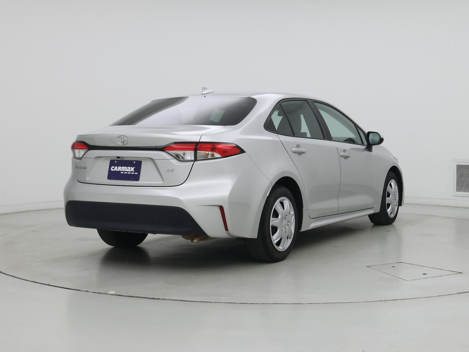 2025 Toyota Corolla LE - Photo 9