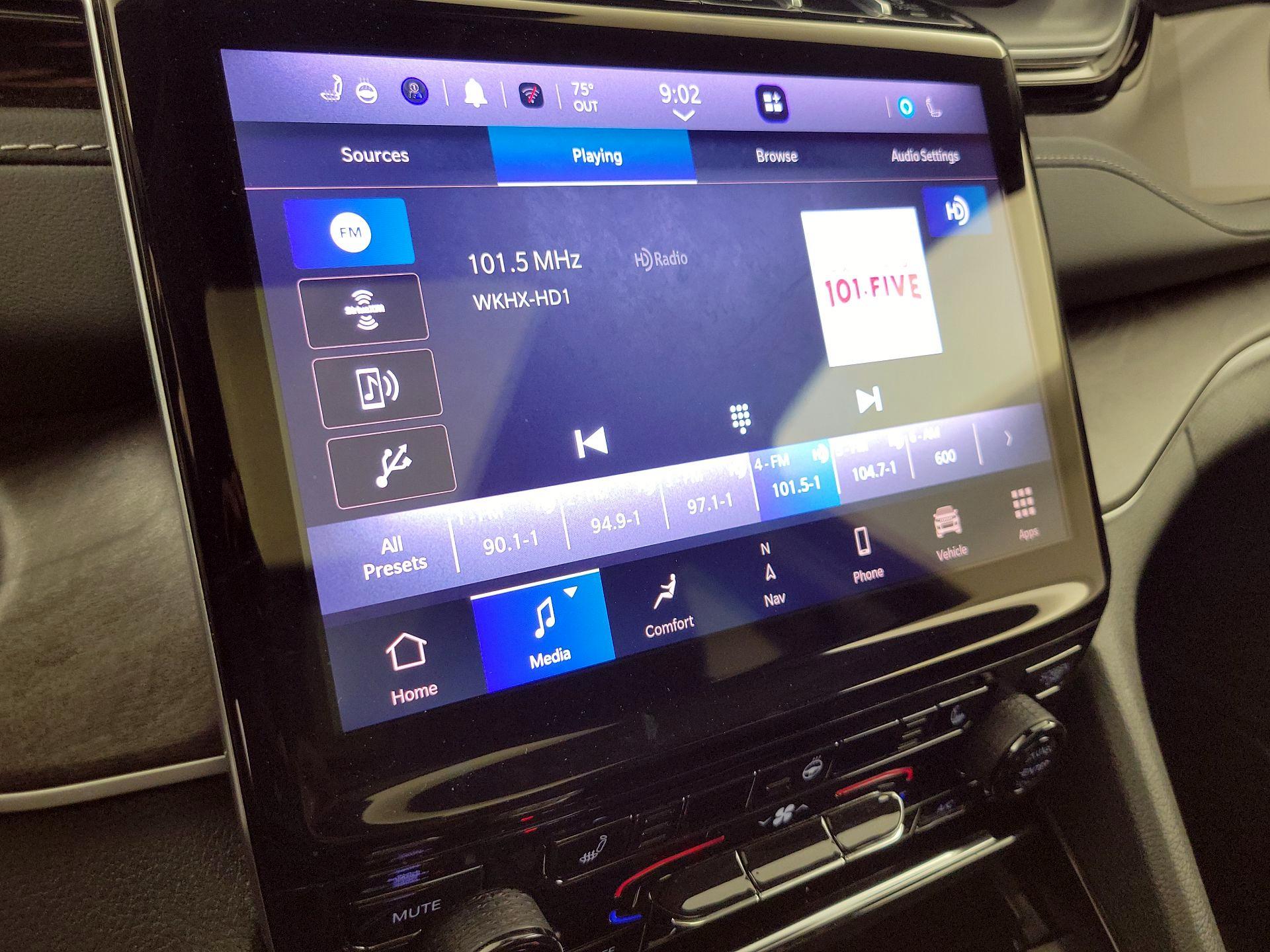 Thumbnail: 2023 Jeep Grand Cherokee - 16