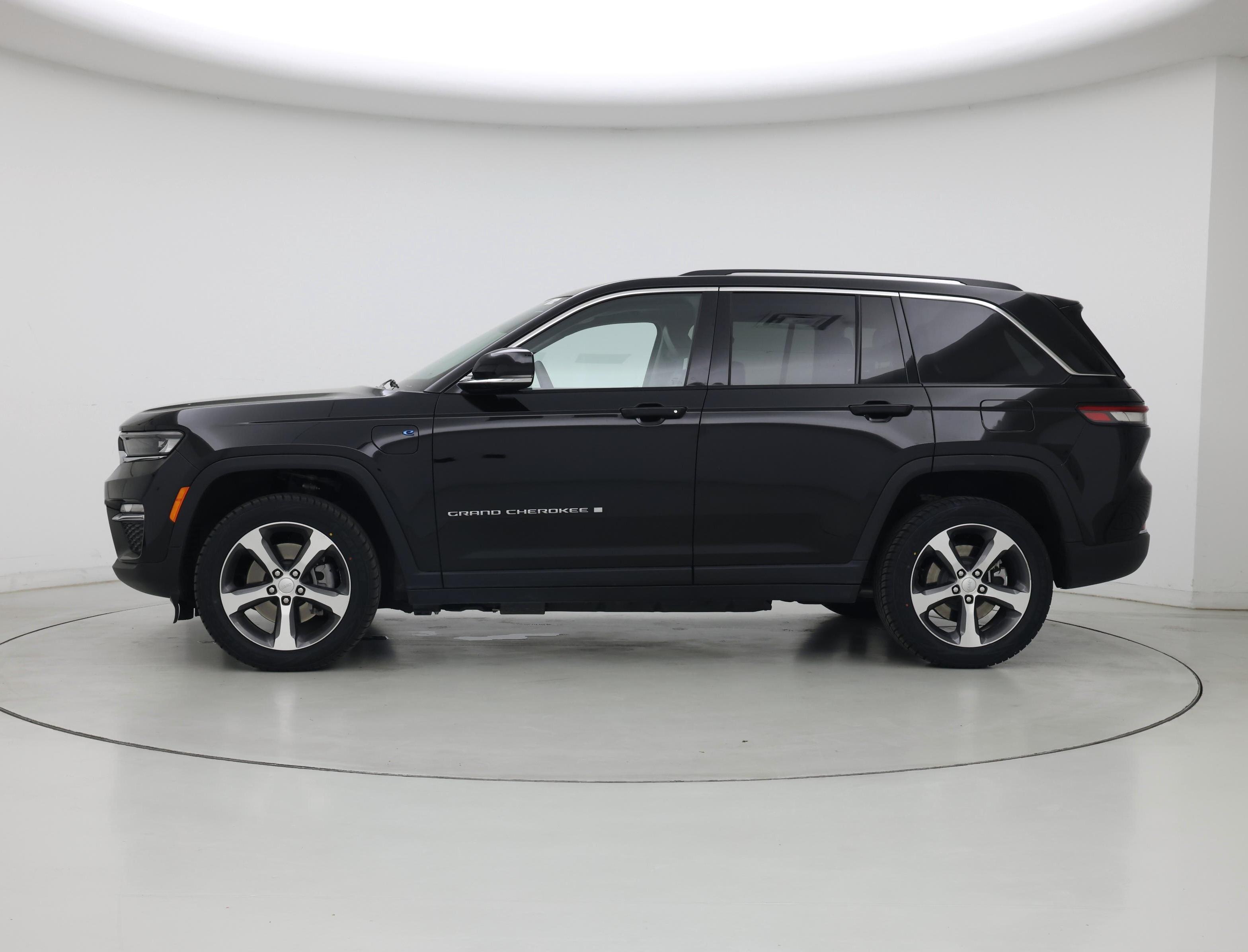 Thumbnail: 2023 Jeep Grand Cherokee - 3