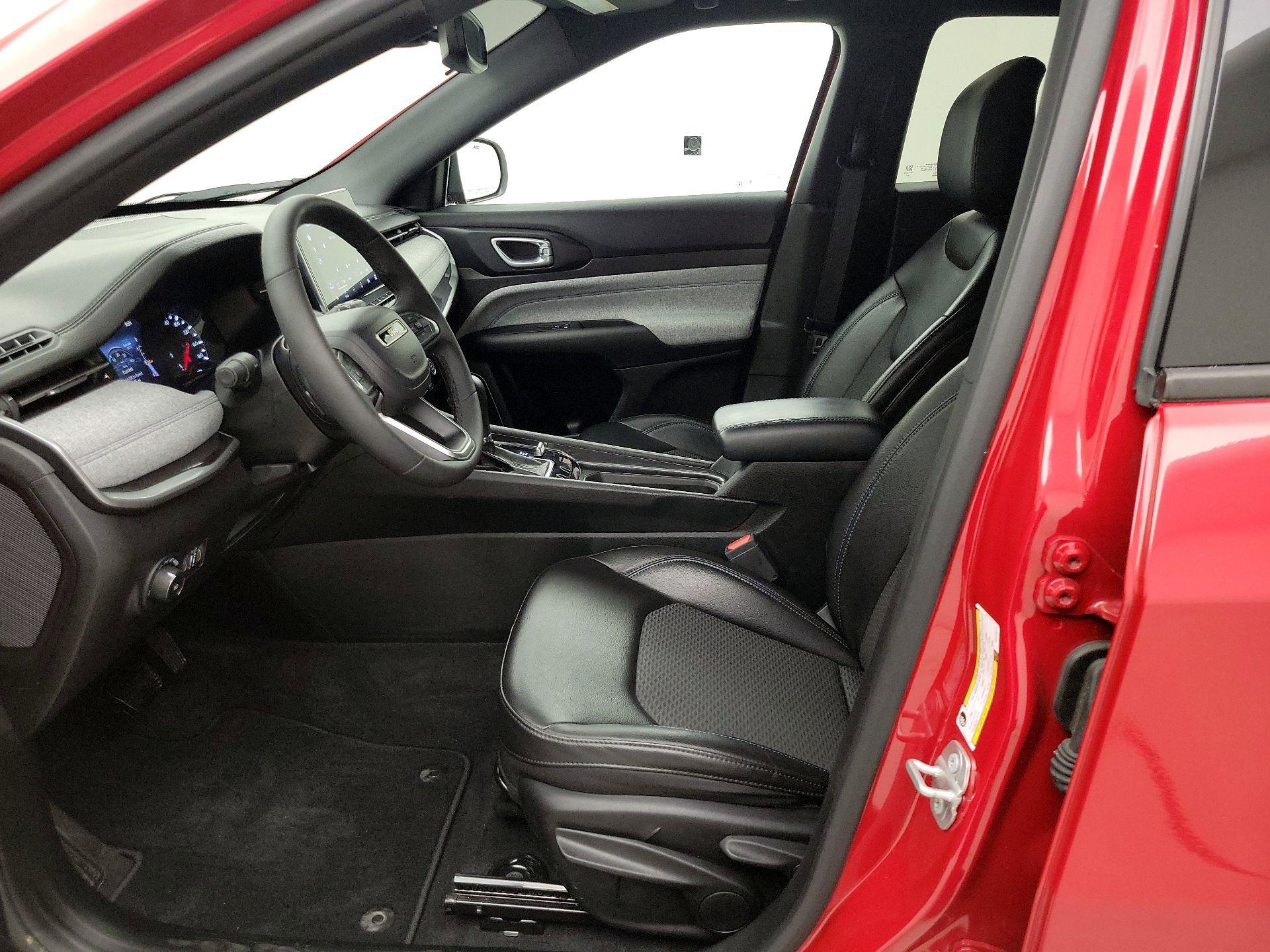 Thumbnail: 2023 Jeep Compass - 11