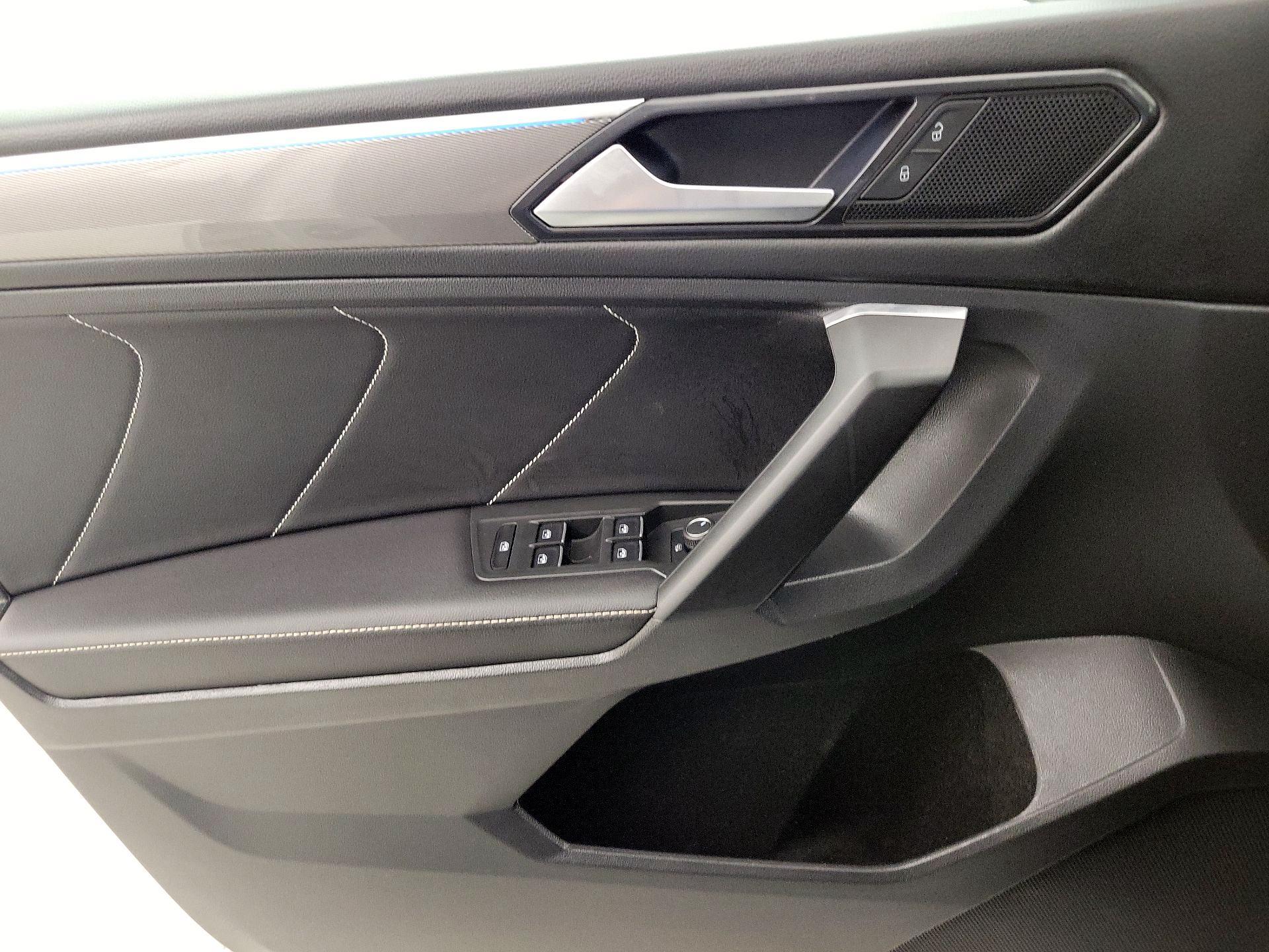 Thumbnail: 2023 Volkswagen Tiguan - 12