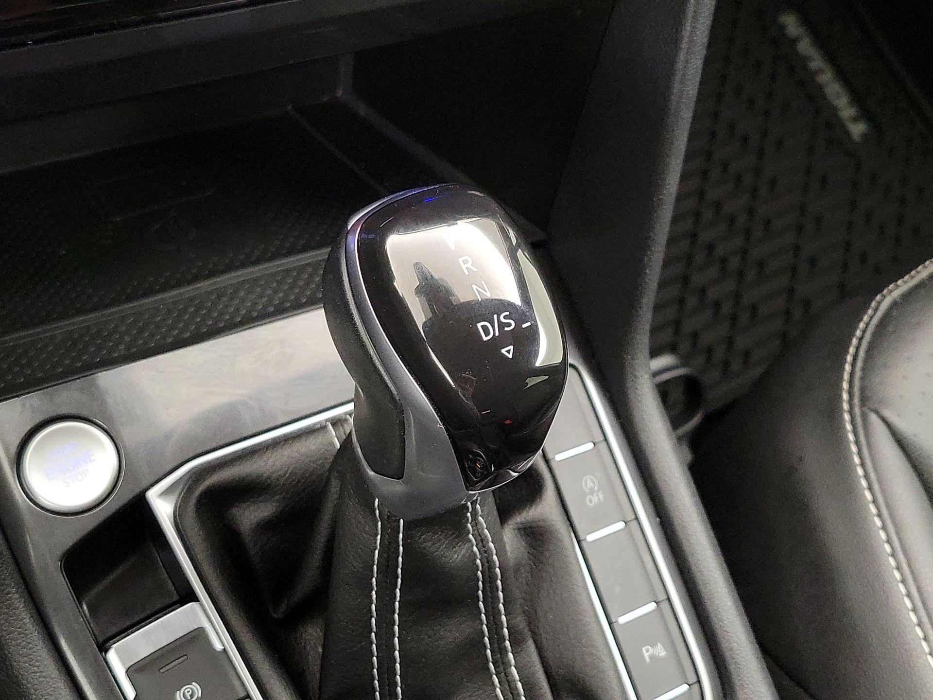 Thumbnail: 2023 Volkswagen Tiguan - 17