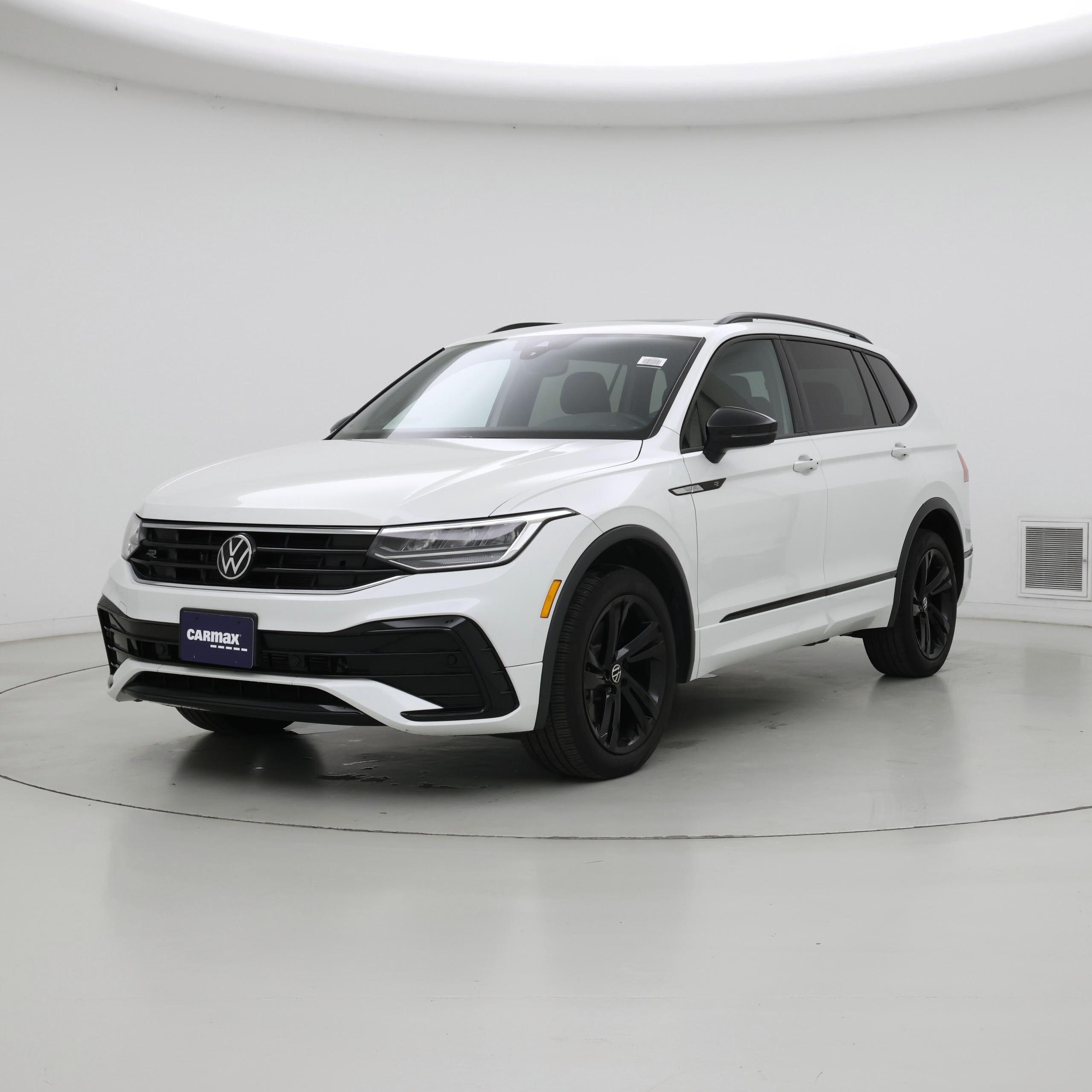 Thumbnail: 2023 Volkswagen Tiguan - 4