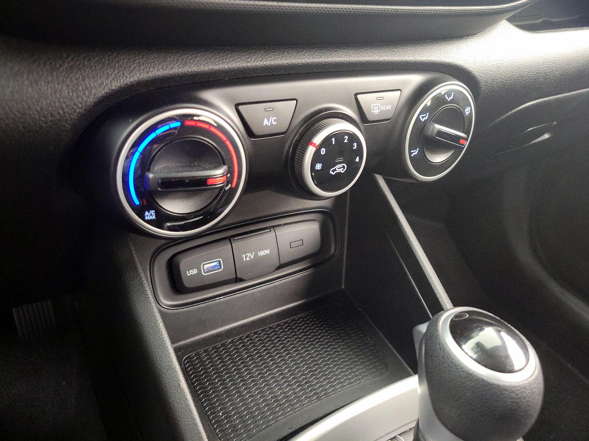 Thumbnail: 2022 Hyundai Venue - 16