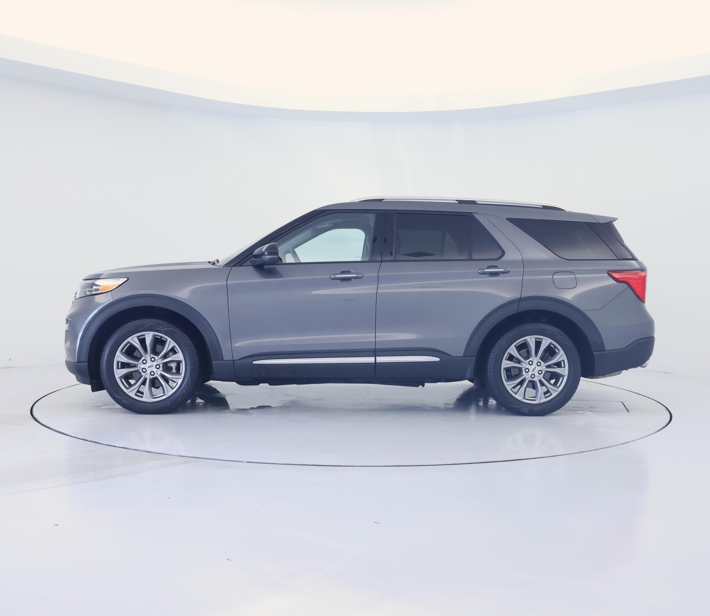 Thumbnail: 2022 Ford Explorer - 3