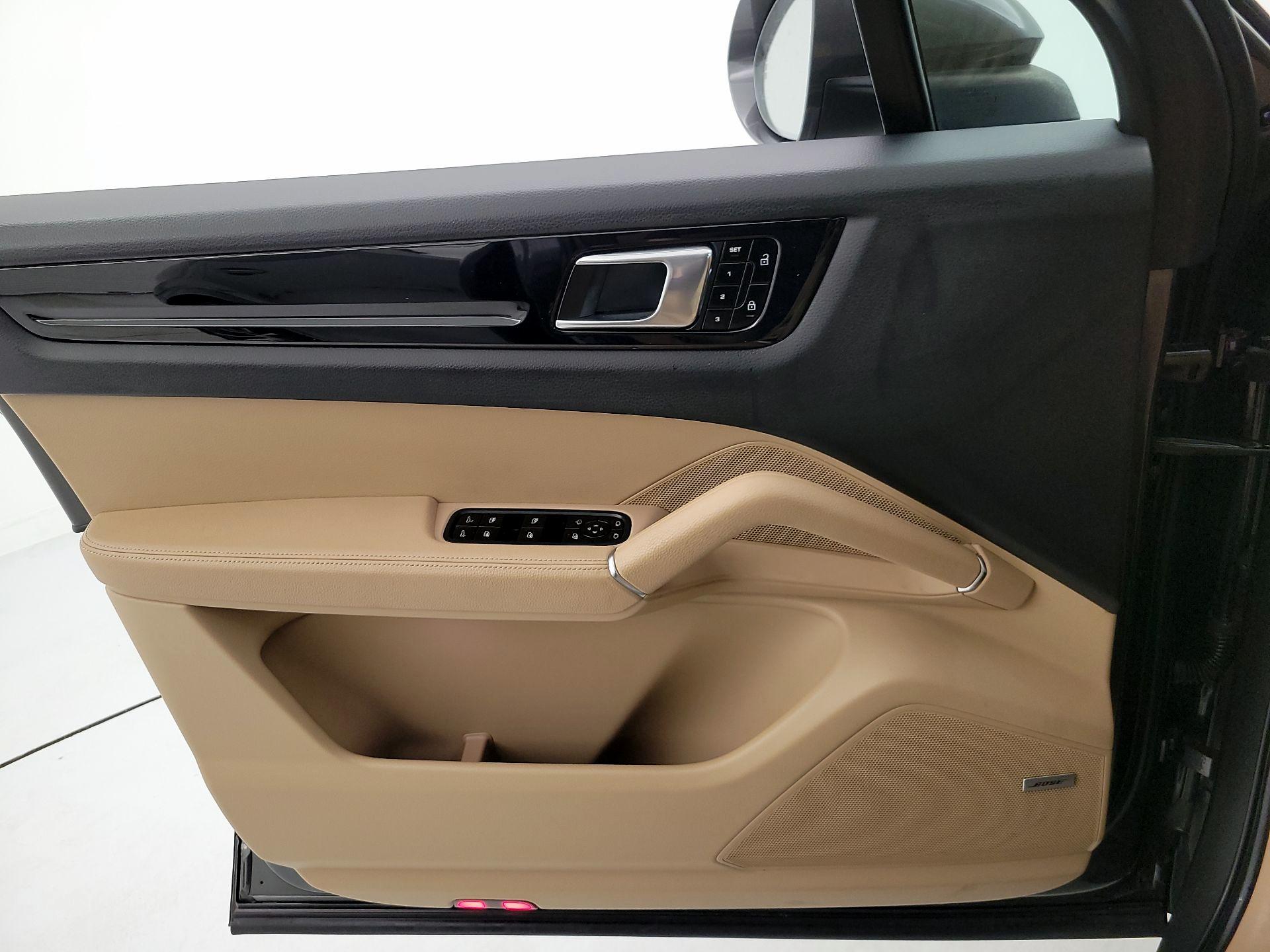 Thumbnail: 2021 Porsche Cayenne - 12