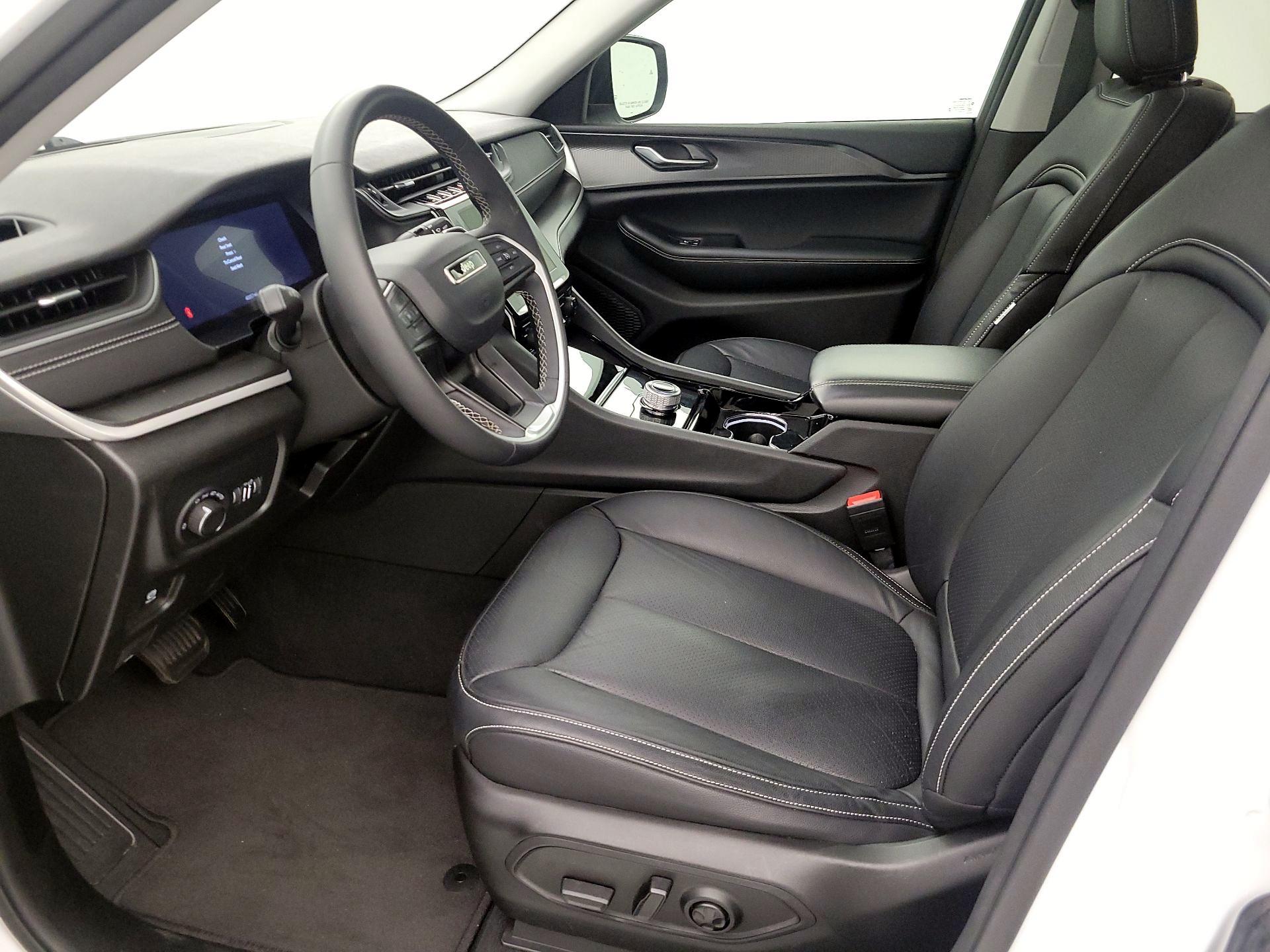 Thumbnail: 2023 Jeep Grand Cherokee - 11