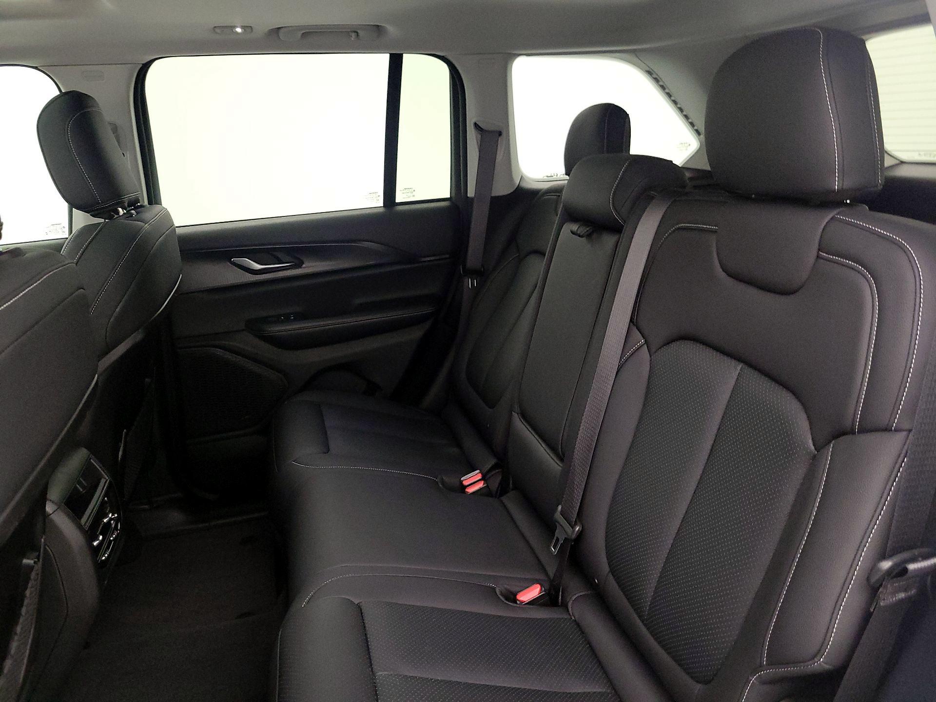 Thumbnail: 2023 Jeep Grand Cherokee - 20