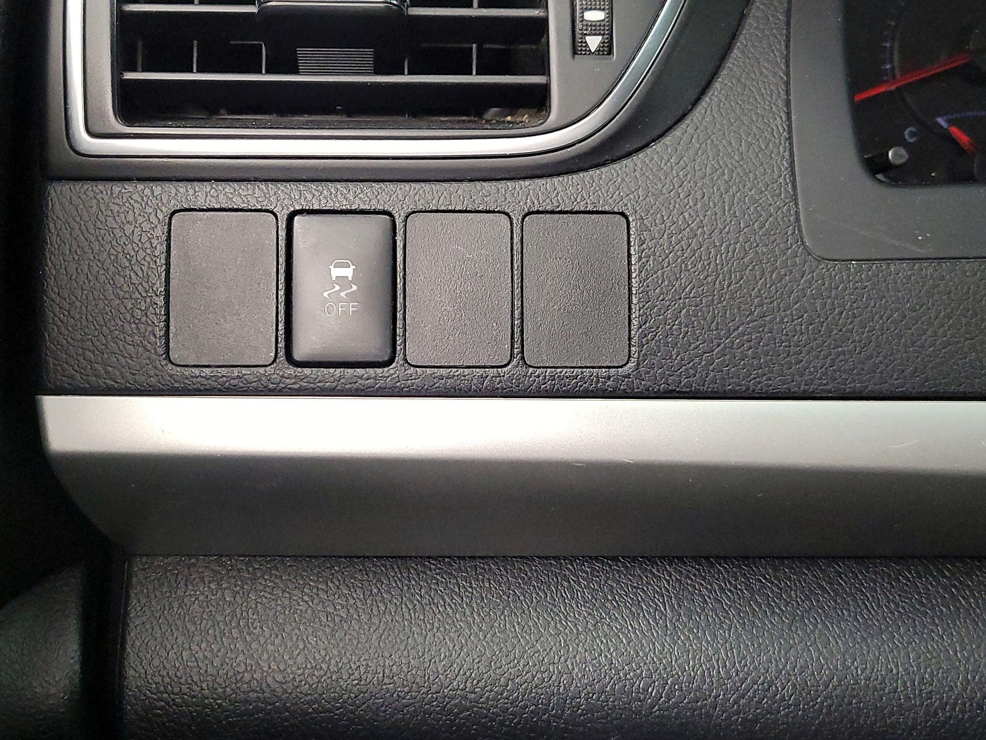 Thumbnail: 2017 Toyota Camry - 13