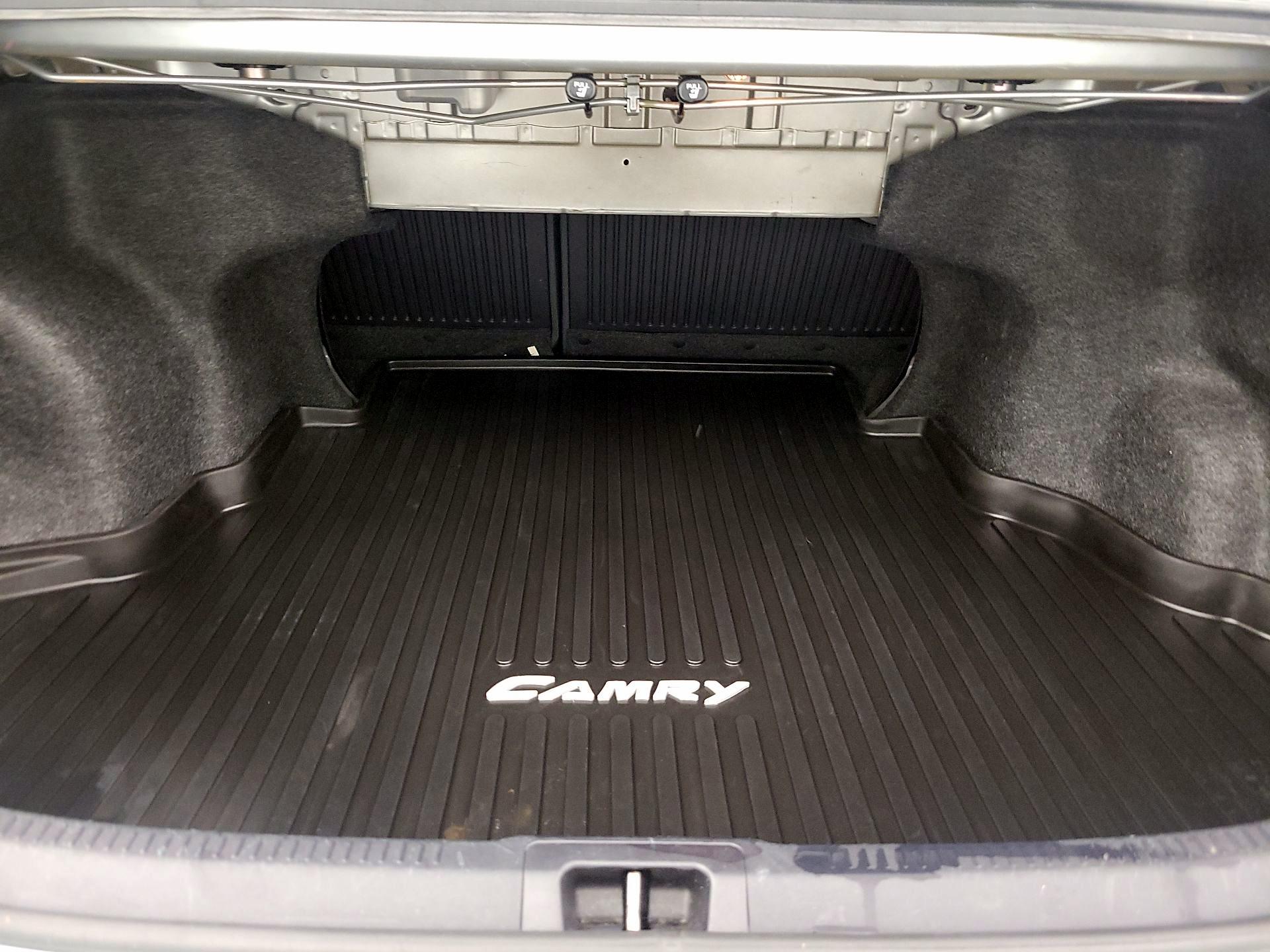 Thumbnail: 2017 Toyota Camry - 20