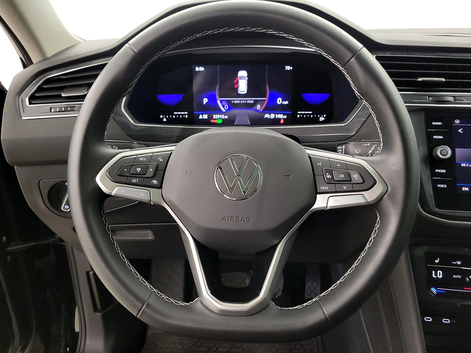 Thumbnail: 2022 Volkswagen Tiguan - 10