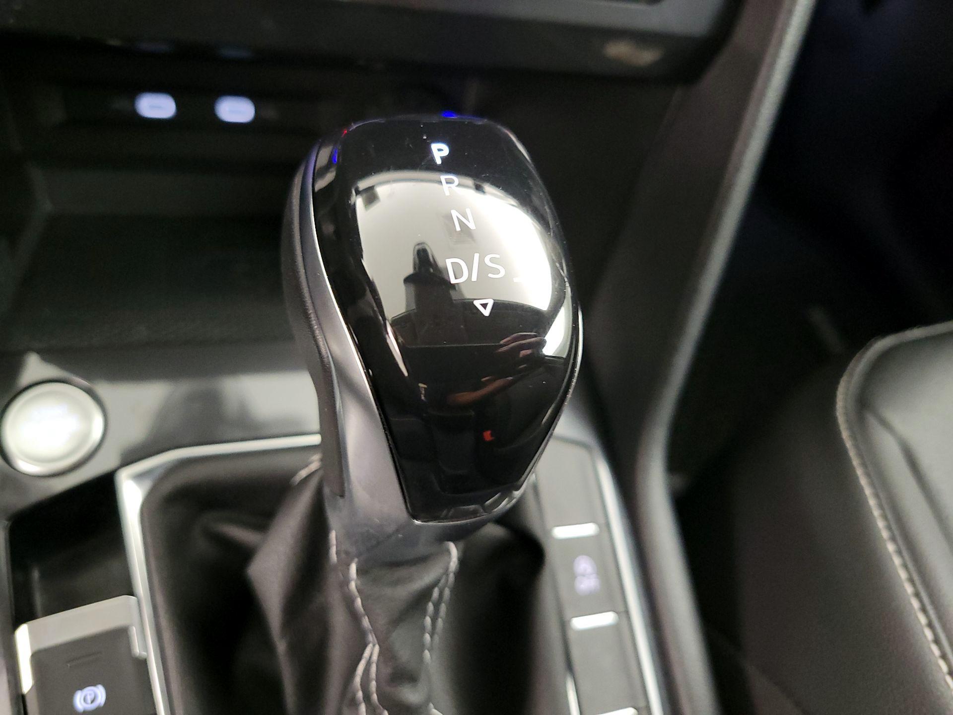 Thumbnail: 2022 Volkswagen Tiguan - 17