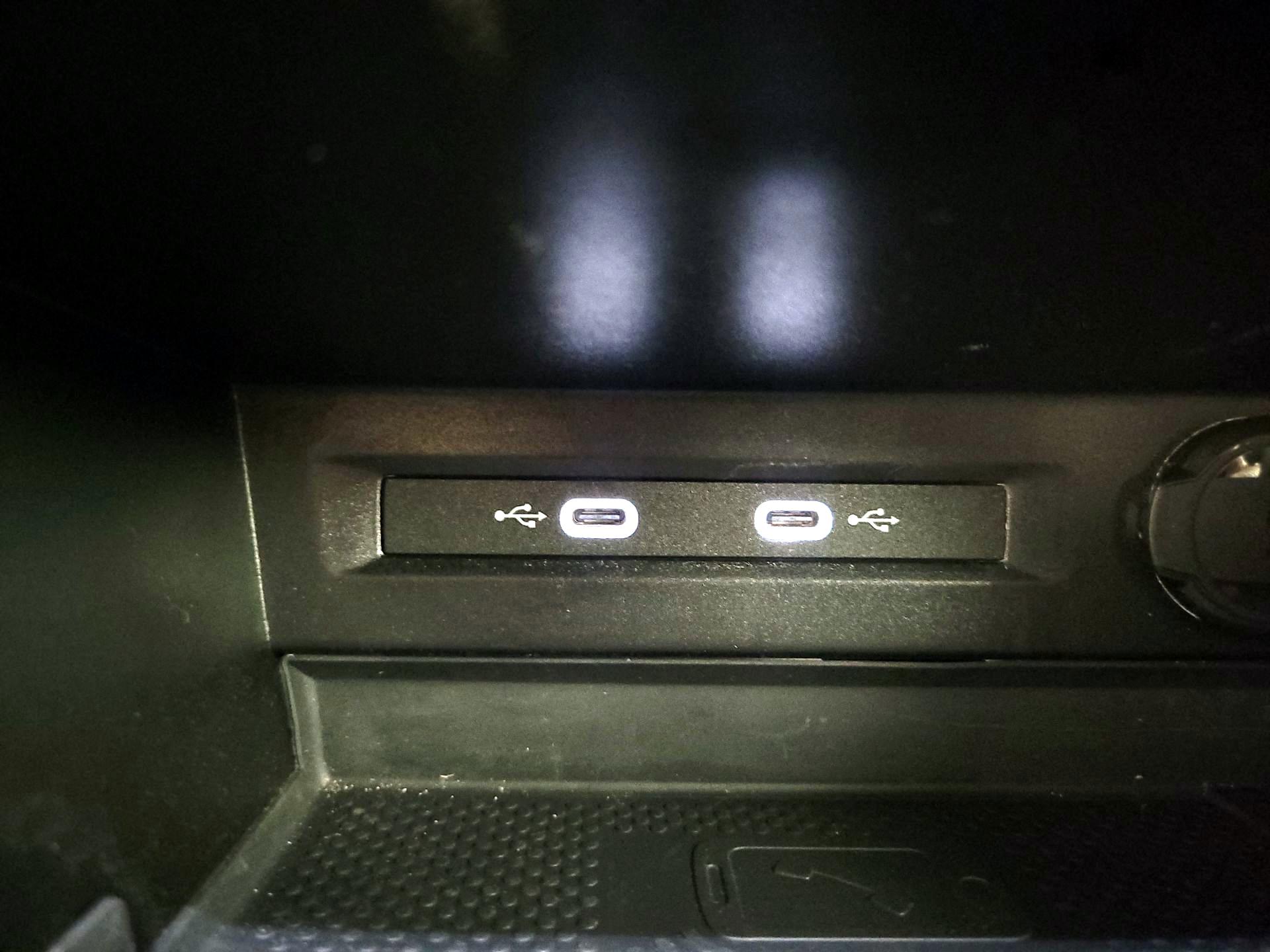 Thumbnail: 2022 Volkswagen Tiguan - 18